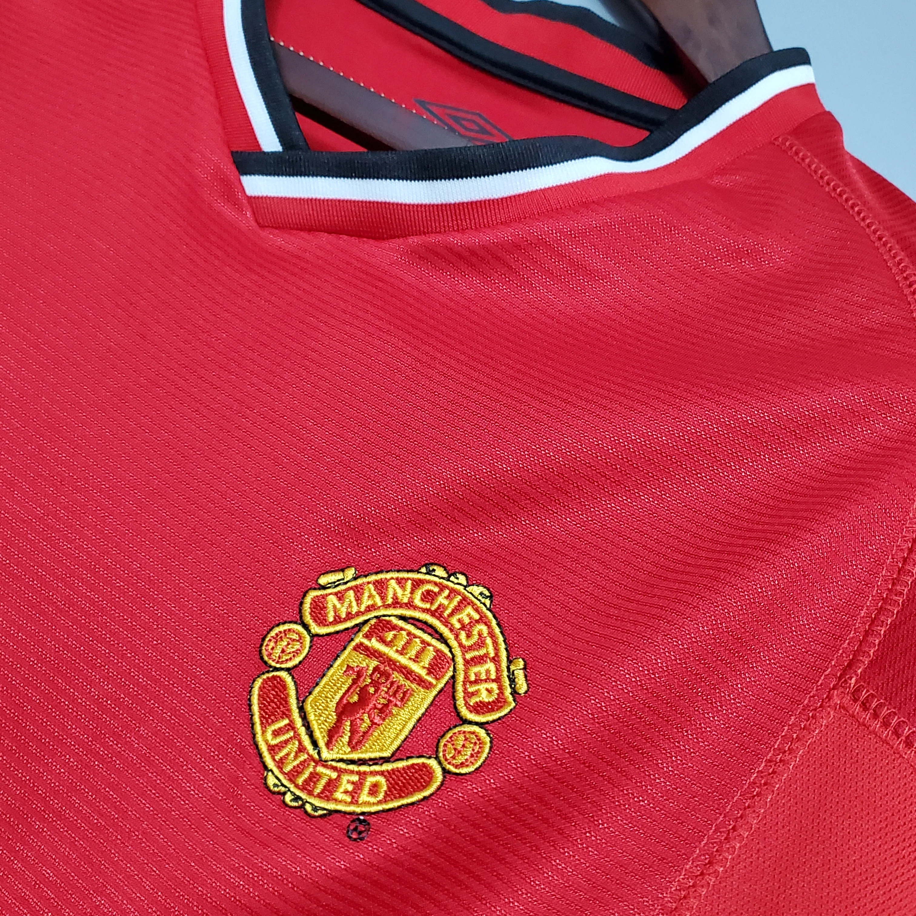 Manchester United Home Retro Jersey 2000/01 - Image 4