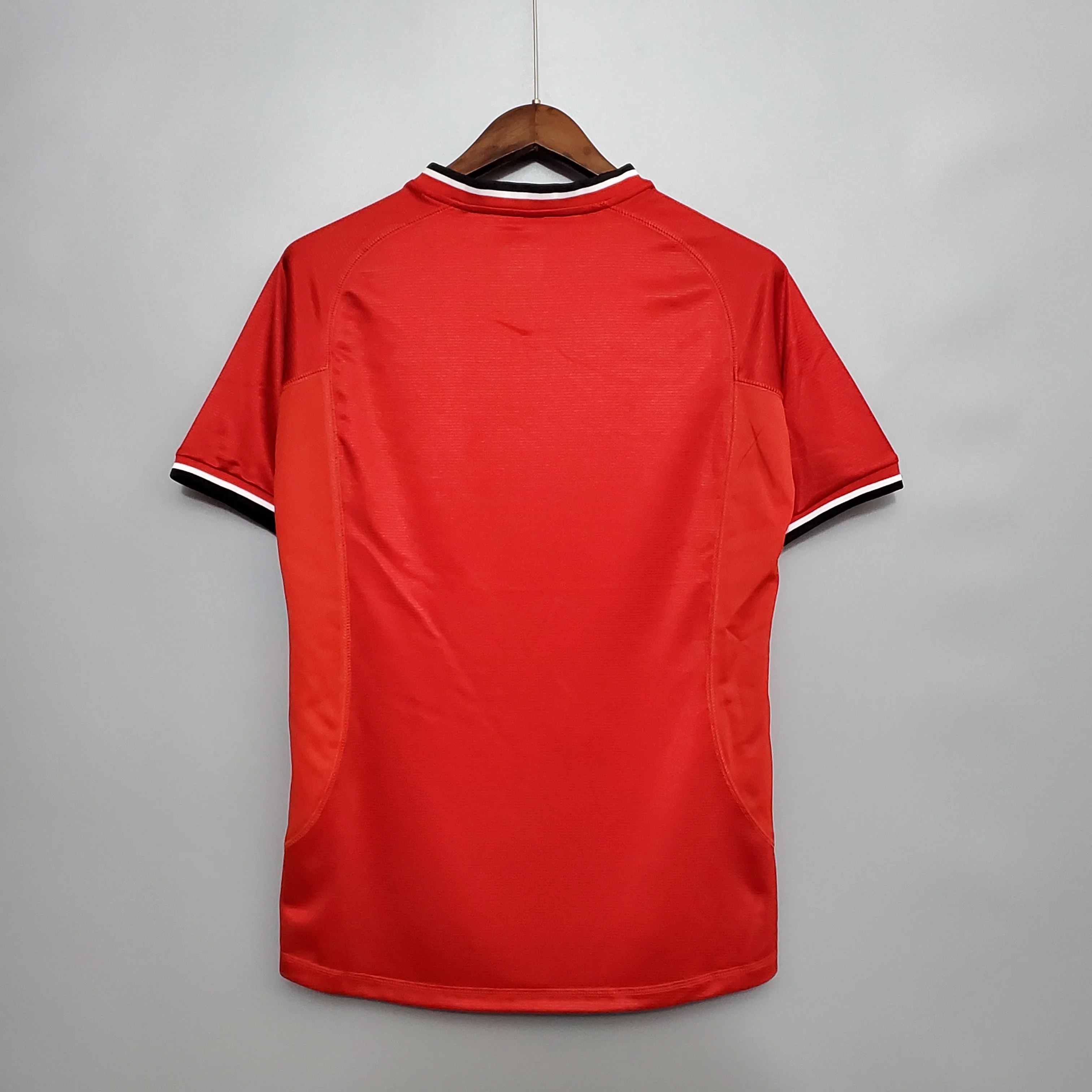 Manchester United Home Retro Jersey 2000/01 - Image 9