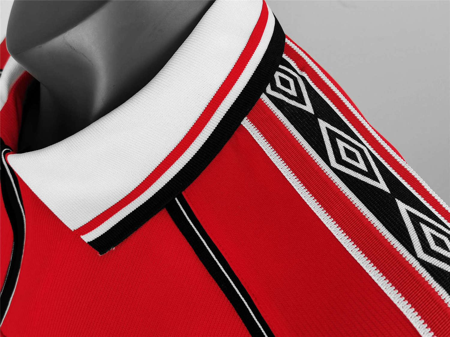 Manchester United Home Retro Jersey 98/99 - Image 8