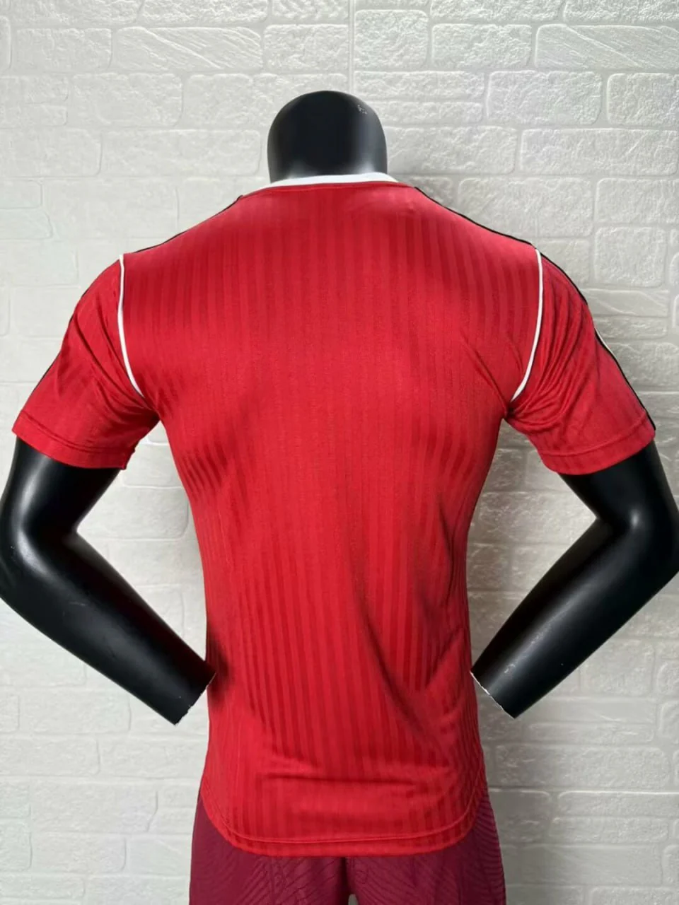 Manchester United Icons Red Player Jersey 25/26 - Image 4