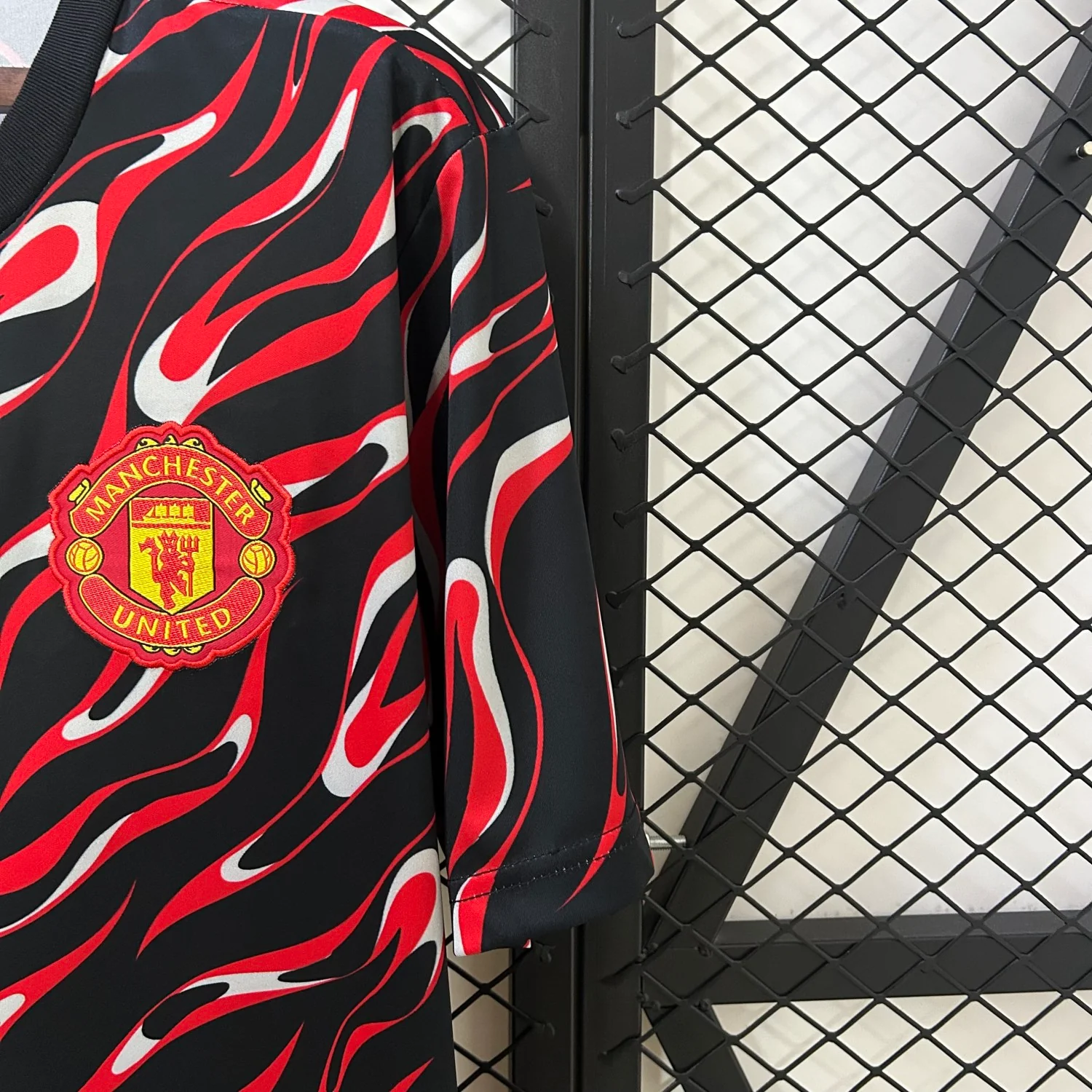 Manchester United Man Pre Match Training Jersey 25/26 - Image 5