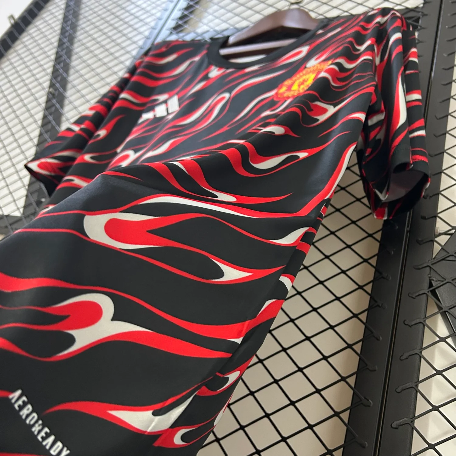 Manchester United Man Pre Match Training Jersey 25/26 - Image 6
