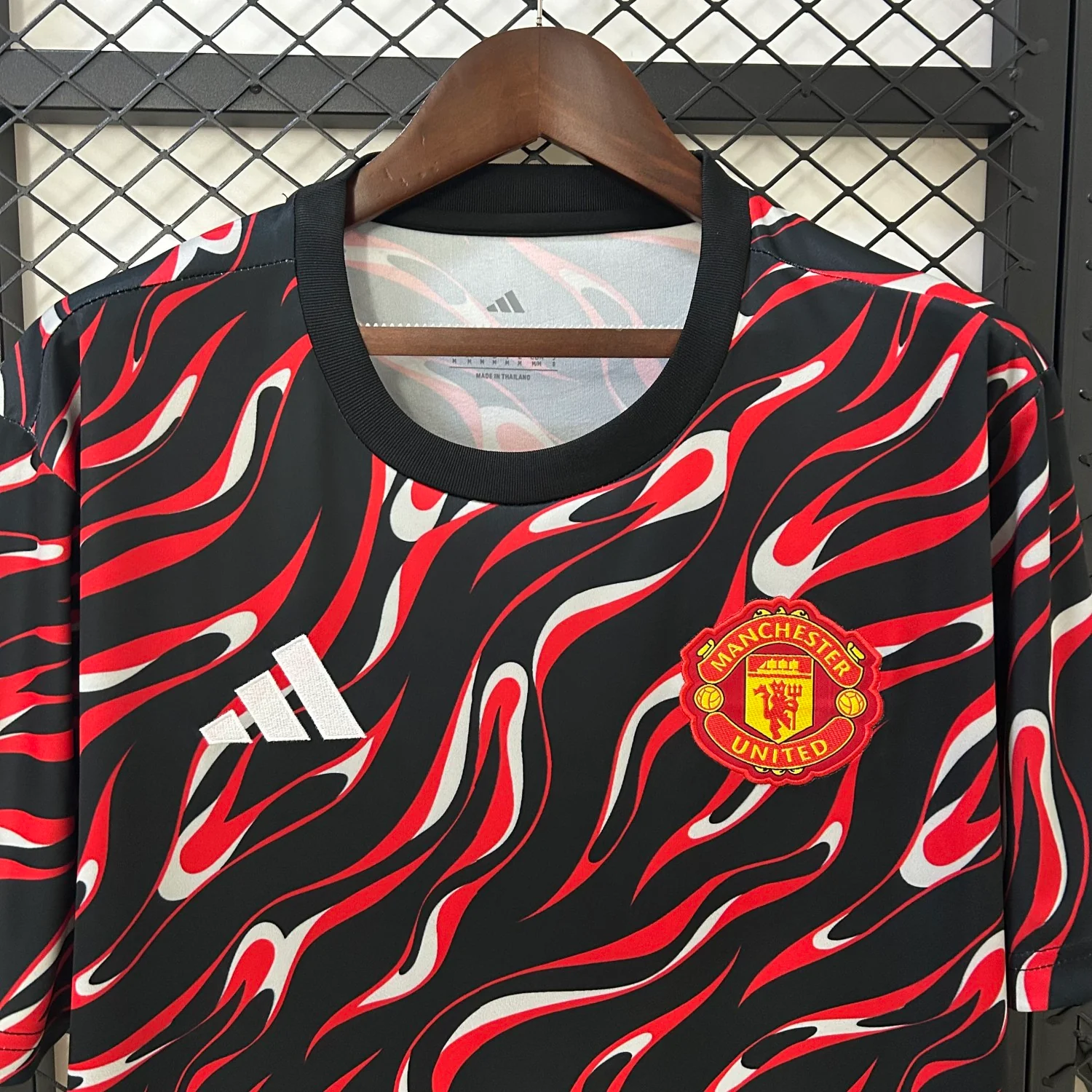 Manchester United Man Pre Match Training Jersey 25/26 - Image 8
