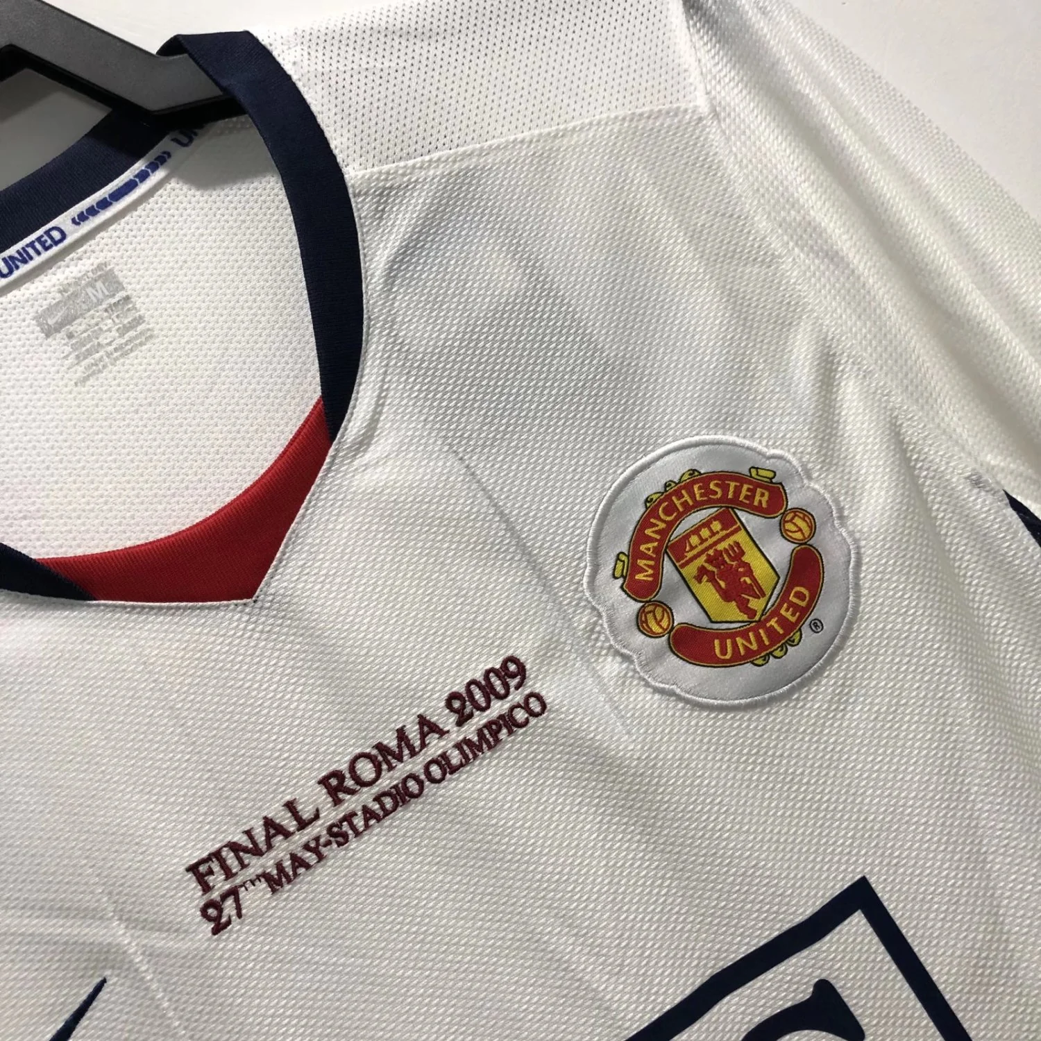 Manchester United Third Long Sleeve Retro Jersey 08/09 - Image 4