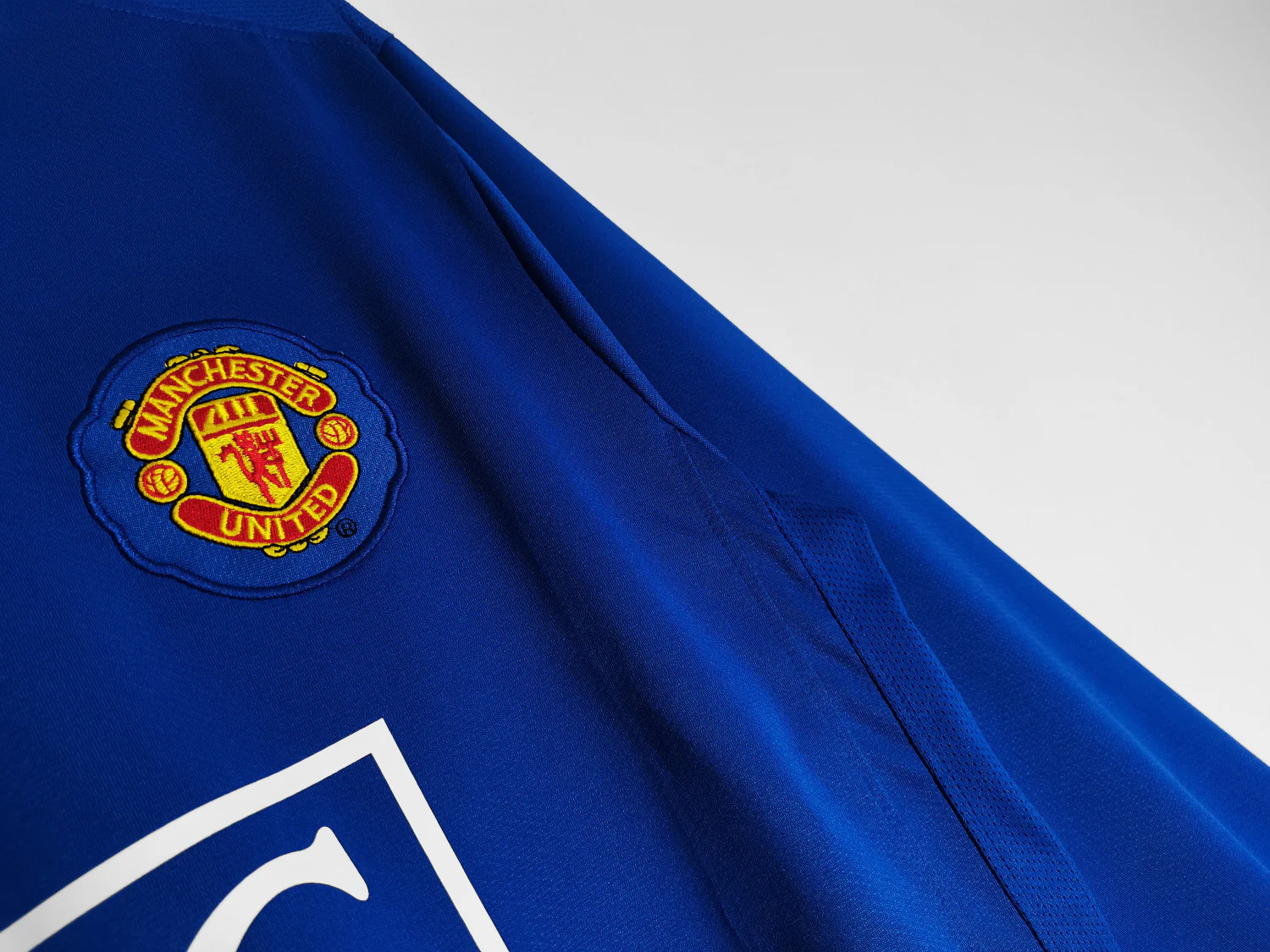 Manchester United Third Long Sleeve Retro Jersey 2008/09 - Image 9