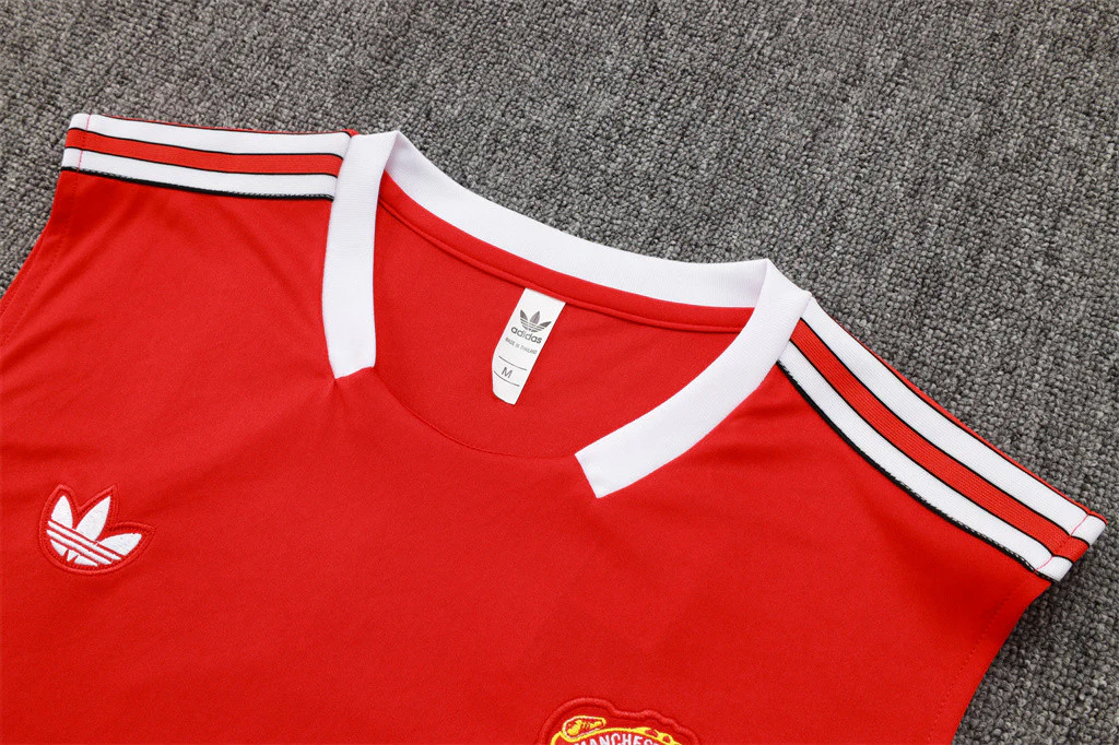 Manchester United Training Jersey 25/26 - Image 5