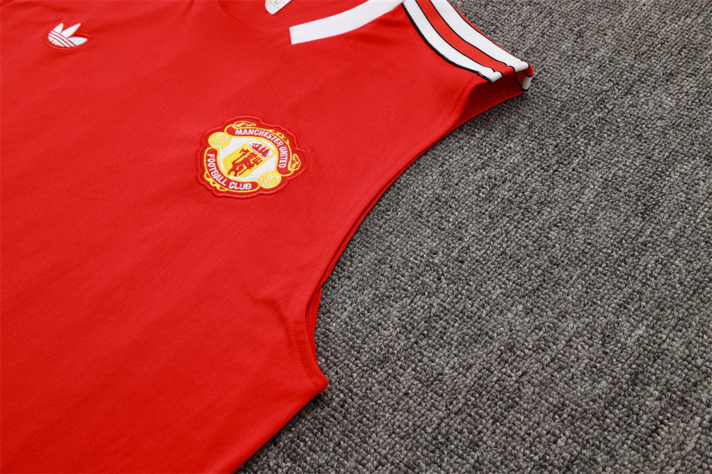 Manchester United Training Jersey 25/26 - Image 8