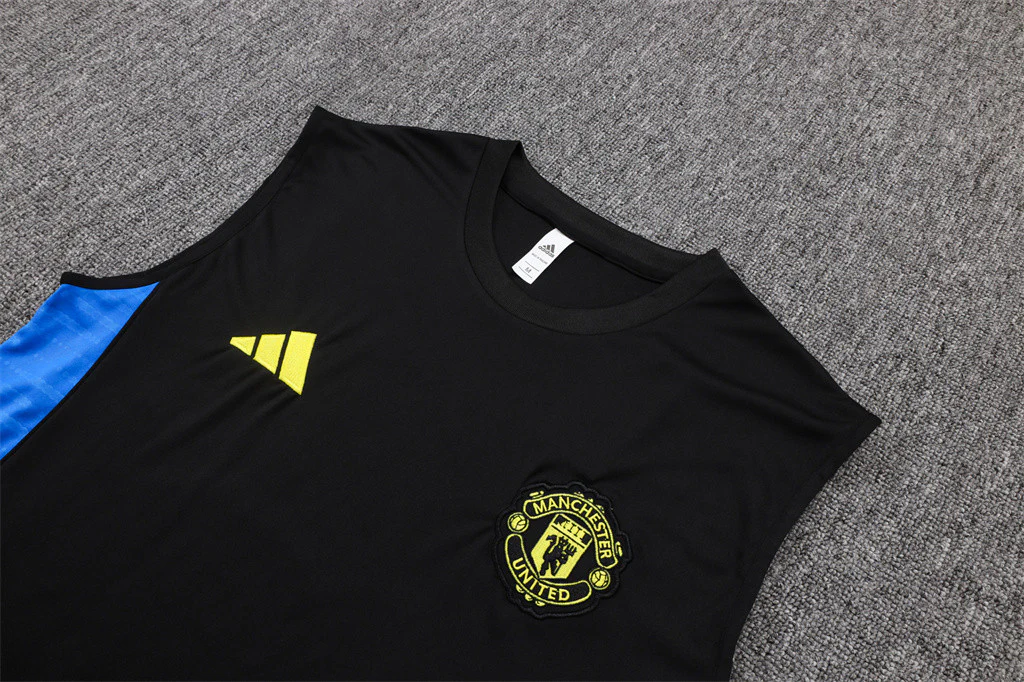 Manchester United Training Jersey 25/26 - Image 5