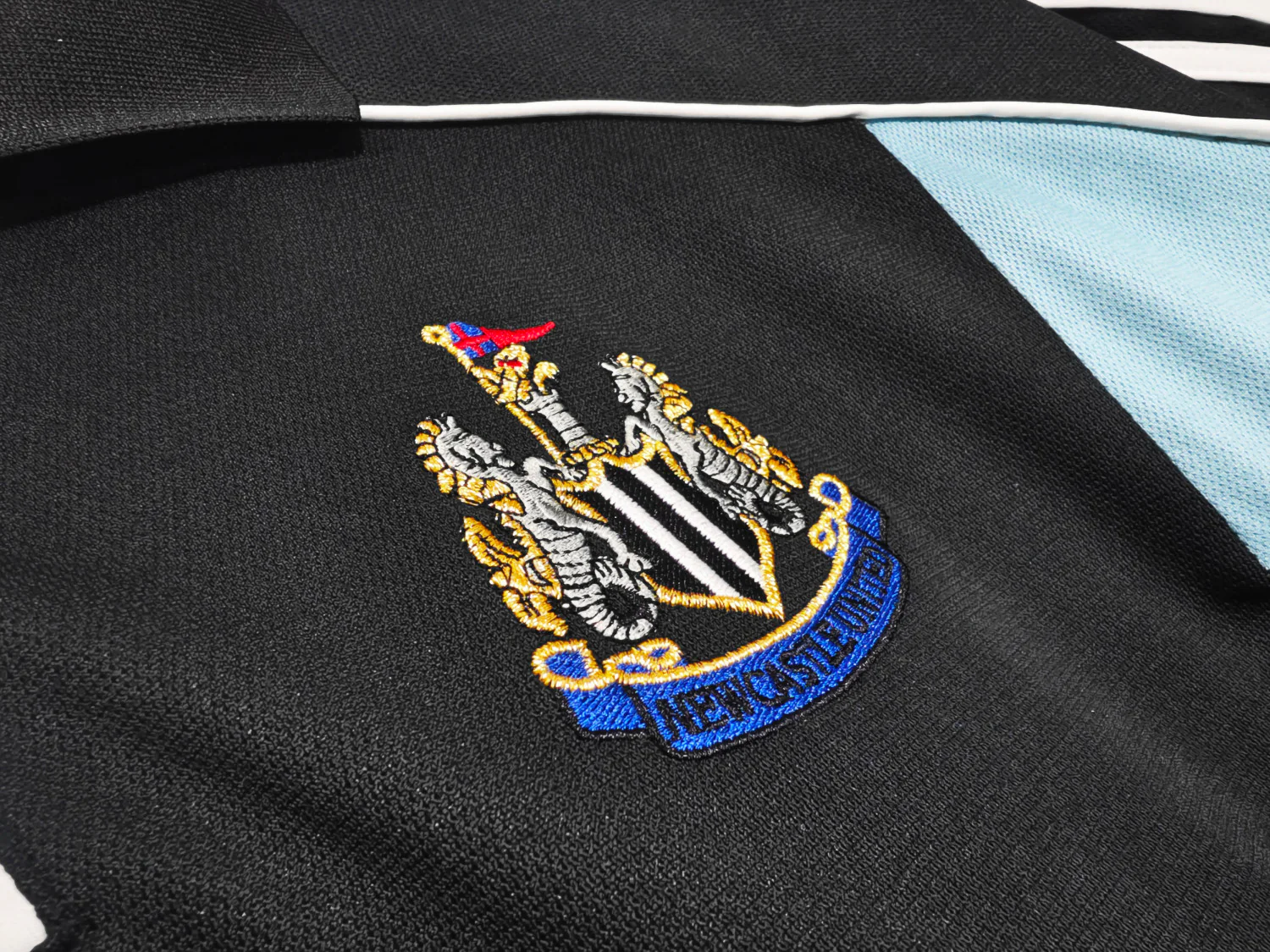 Newcastle United Away Retro Jersey 2000/01 - Image 4