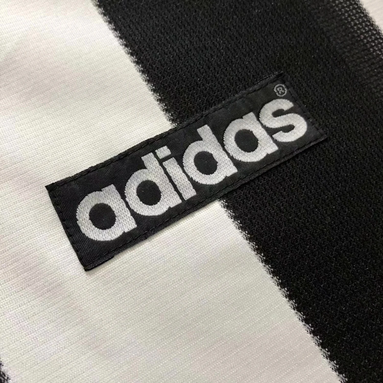 Newcastle United Home Long Sleeve Retro Jersey 1995/97 - Image 4