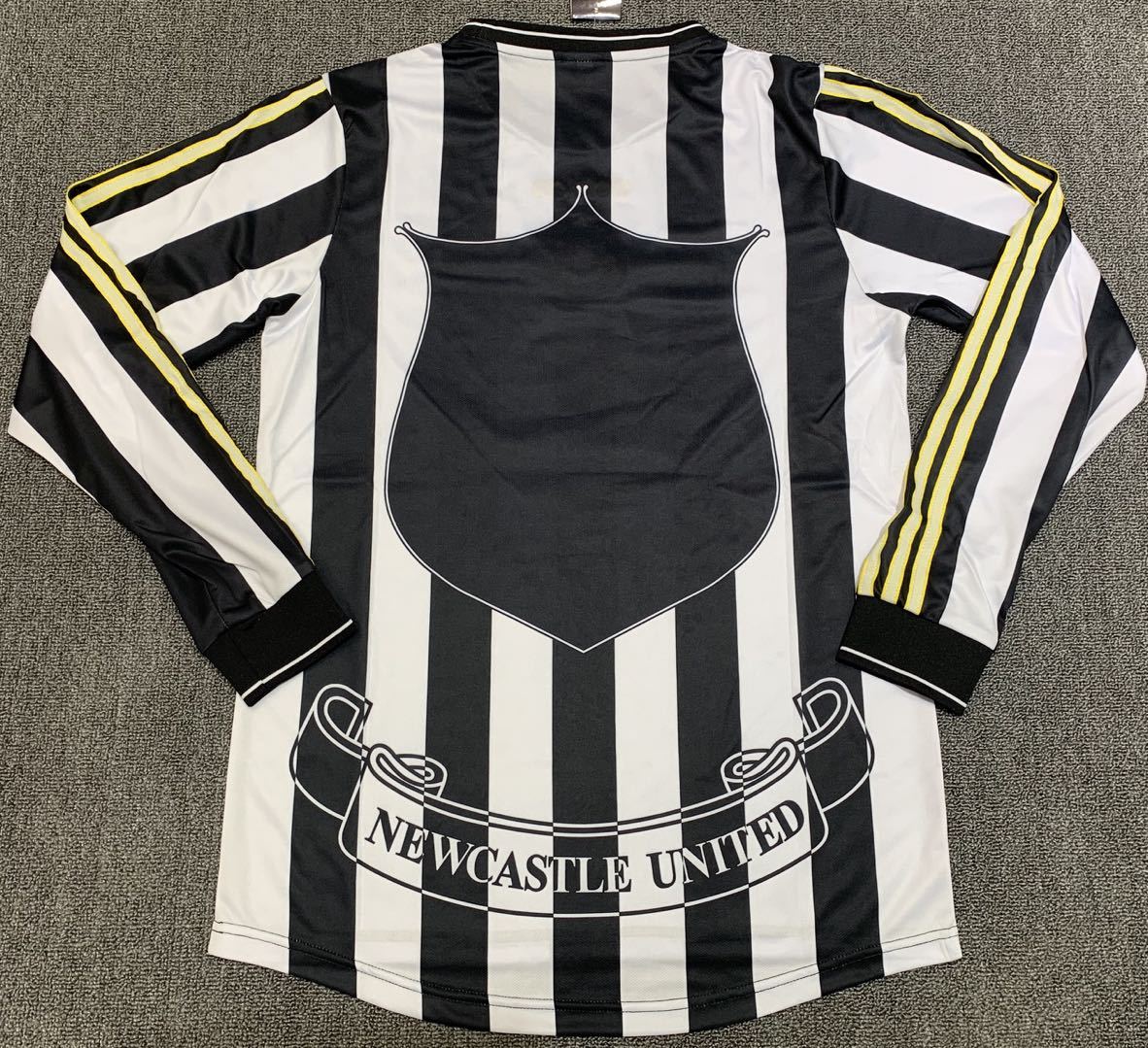 Newcastle United Home Long Sleeve Retro Jersey 1997/99 - Image 2