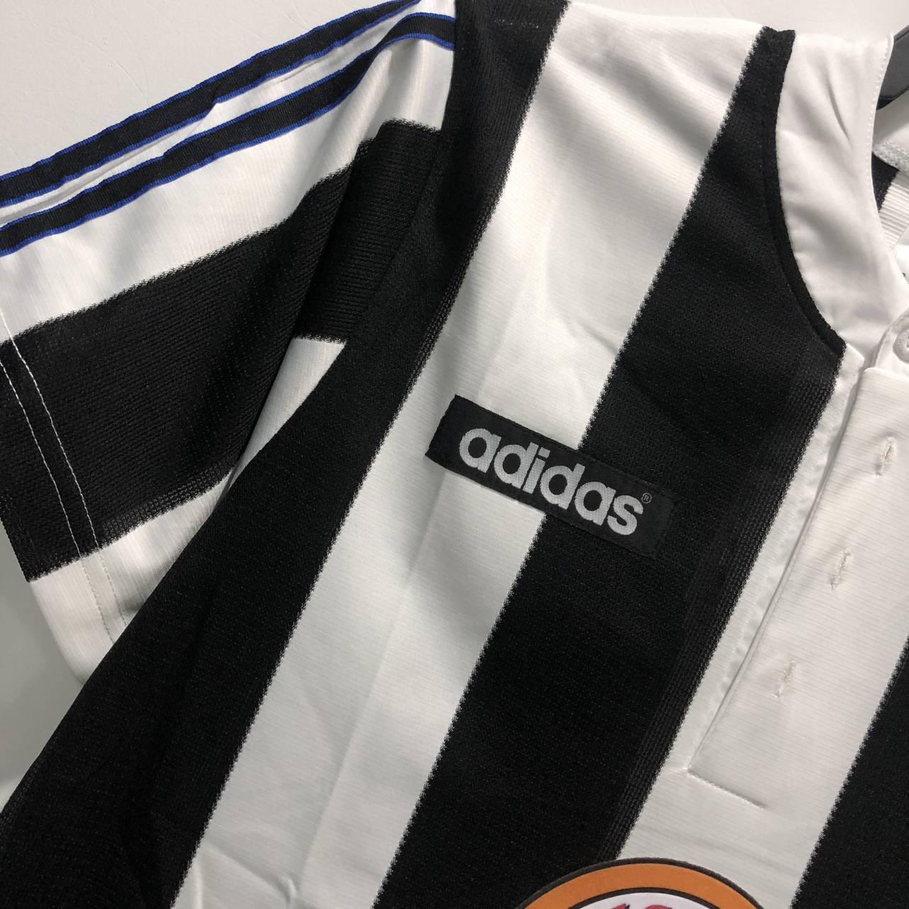 Newcastle United Home Retro Jersey 1995/97 - Image 3