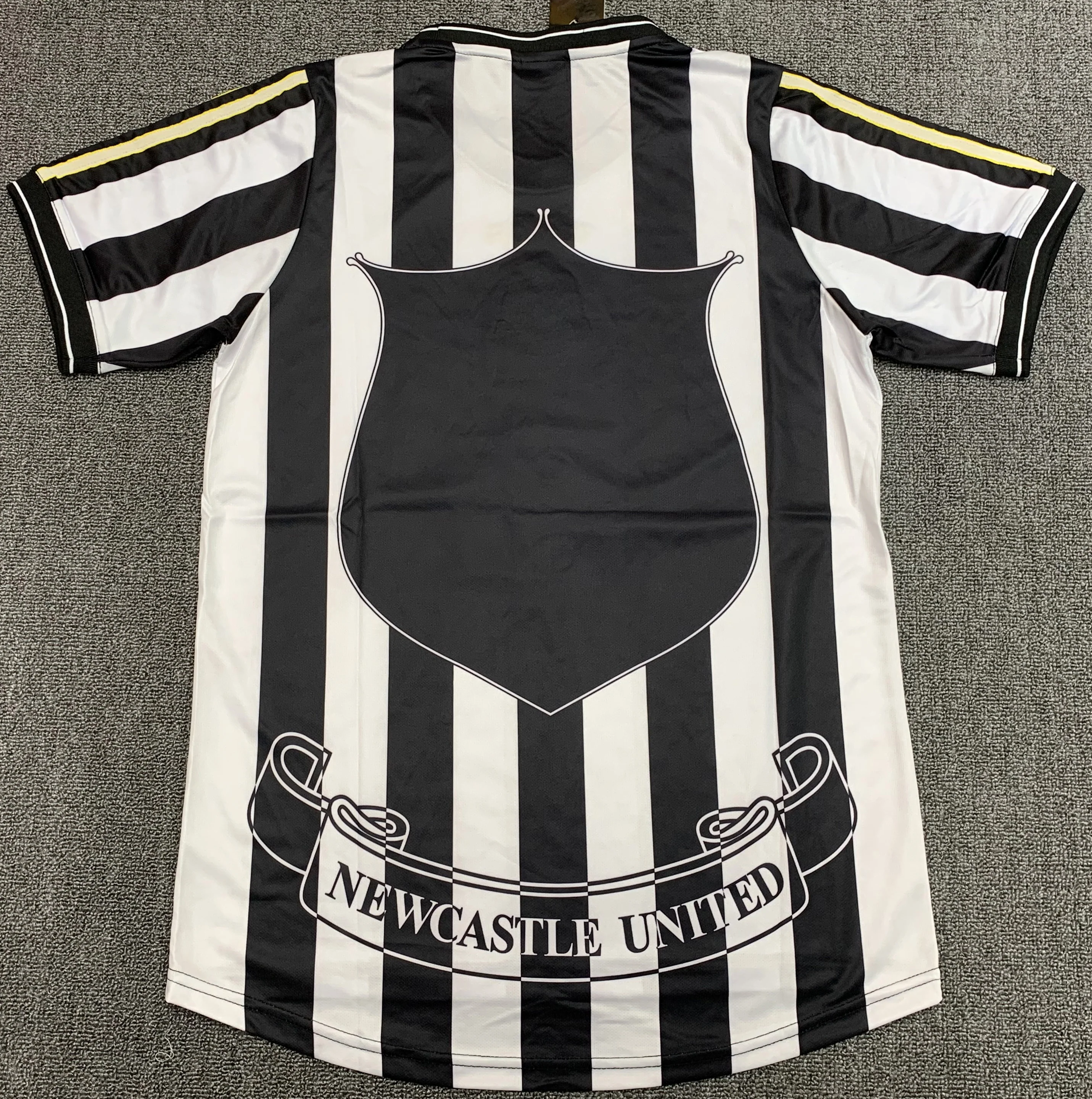 Newcastle United Home Retro Jersey 1997/99 - Image 2