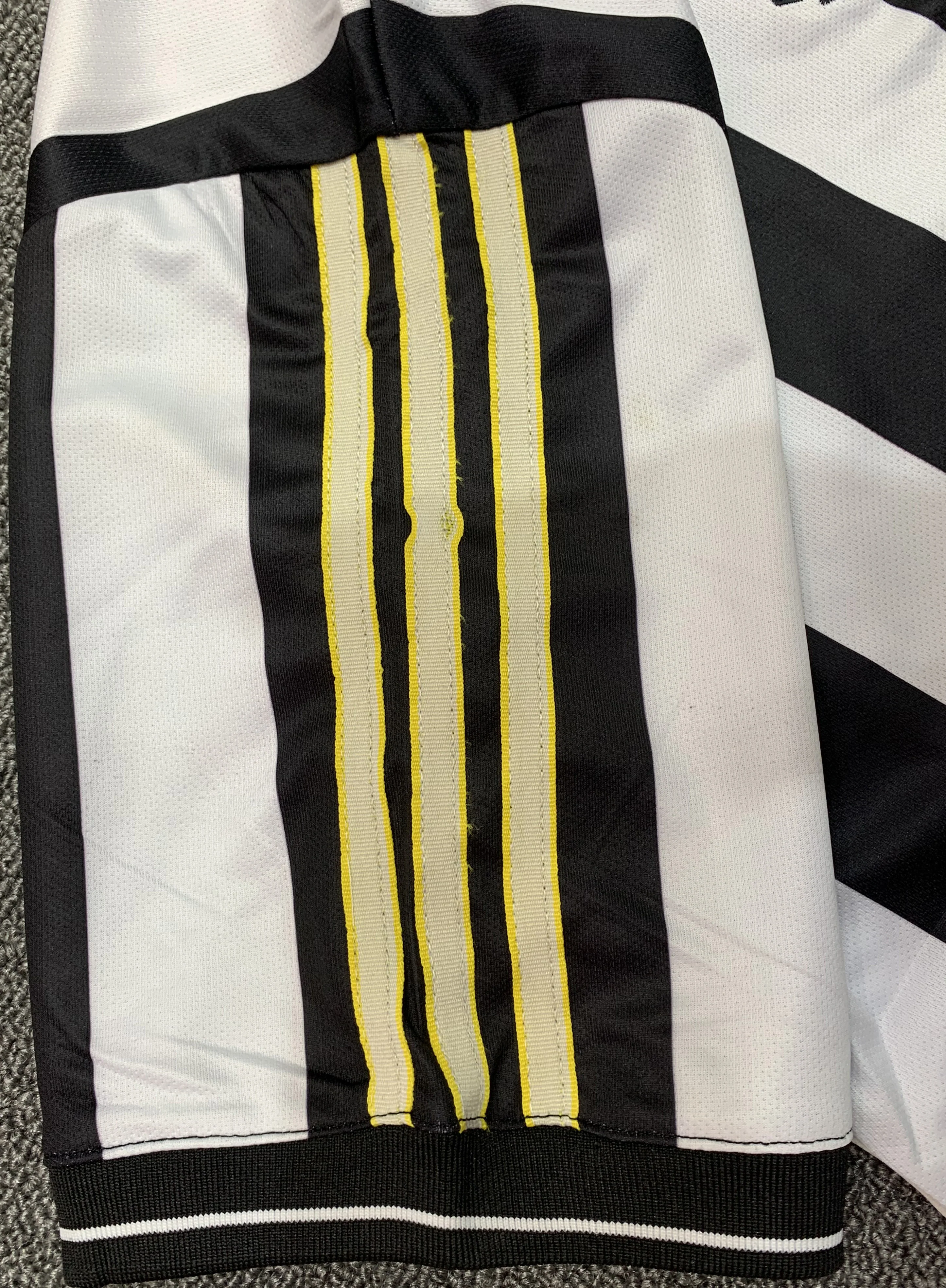 Newcastle United Home Retro Jersey 1997/99 - Image 6