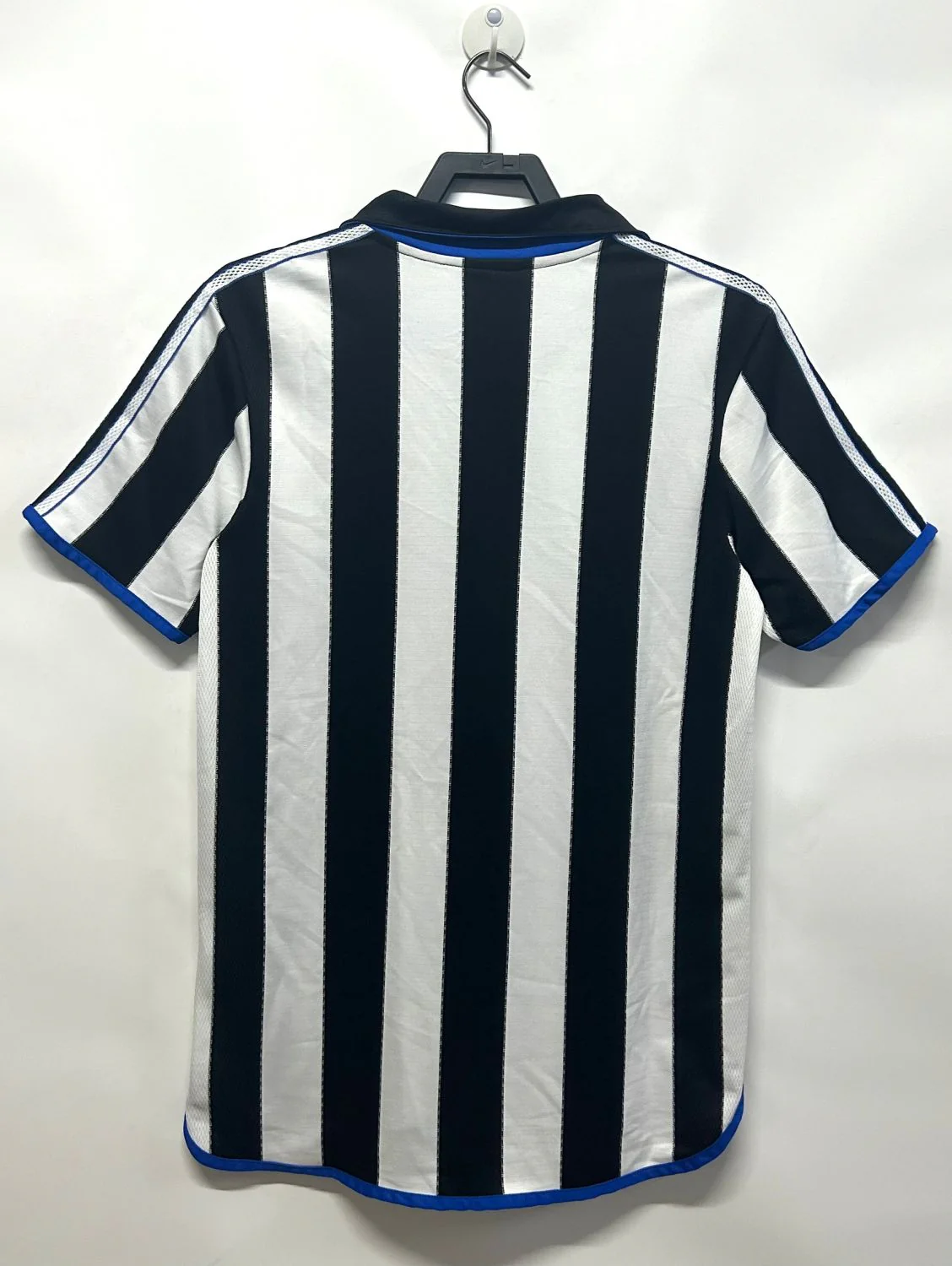 Newcastle United Home Retro Jersey 2000/01 - Image 2