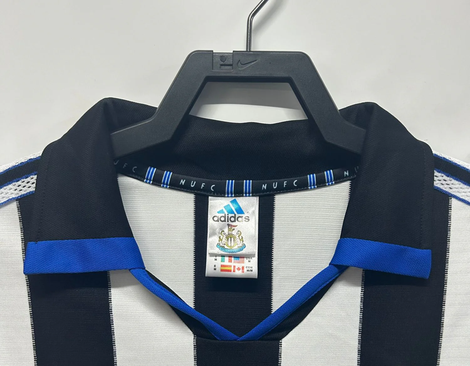 Newcastle United Home Retro Jersey 2000/01 - Image 3