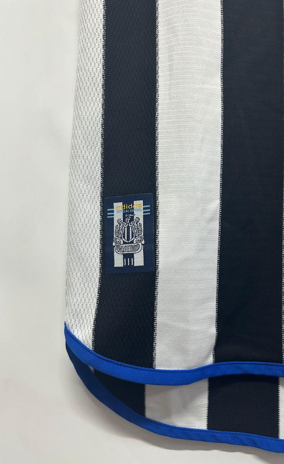 Newcastle United Home Retro Jersey 2000/01 - Image 6