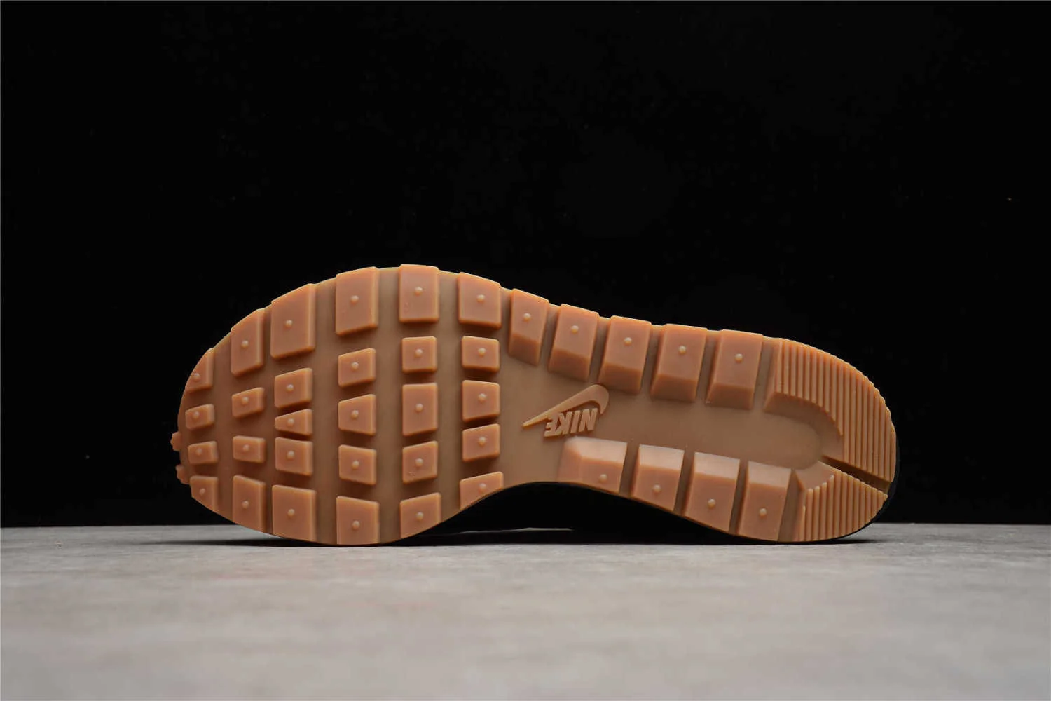 Nike VaporWaffle Sacai Black Dark Grey - Image 5
