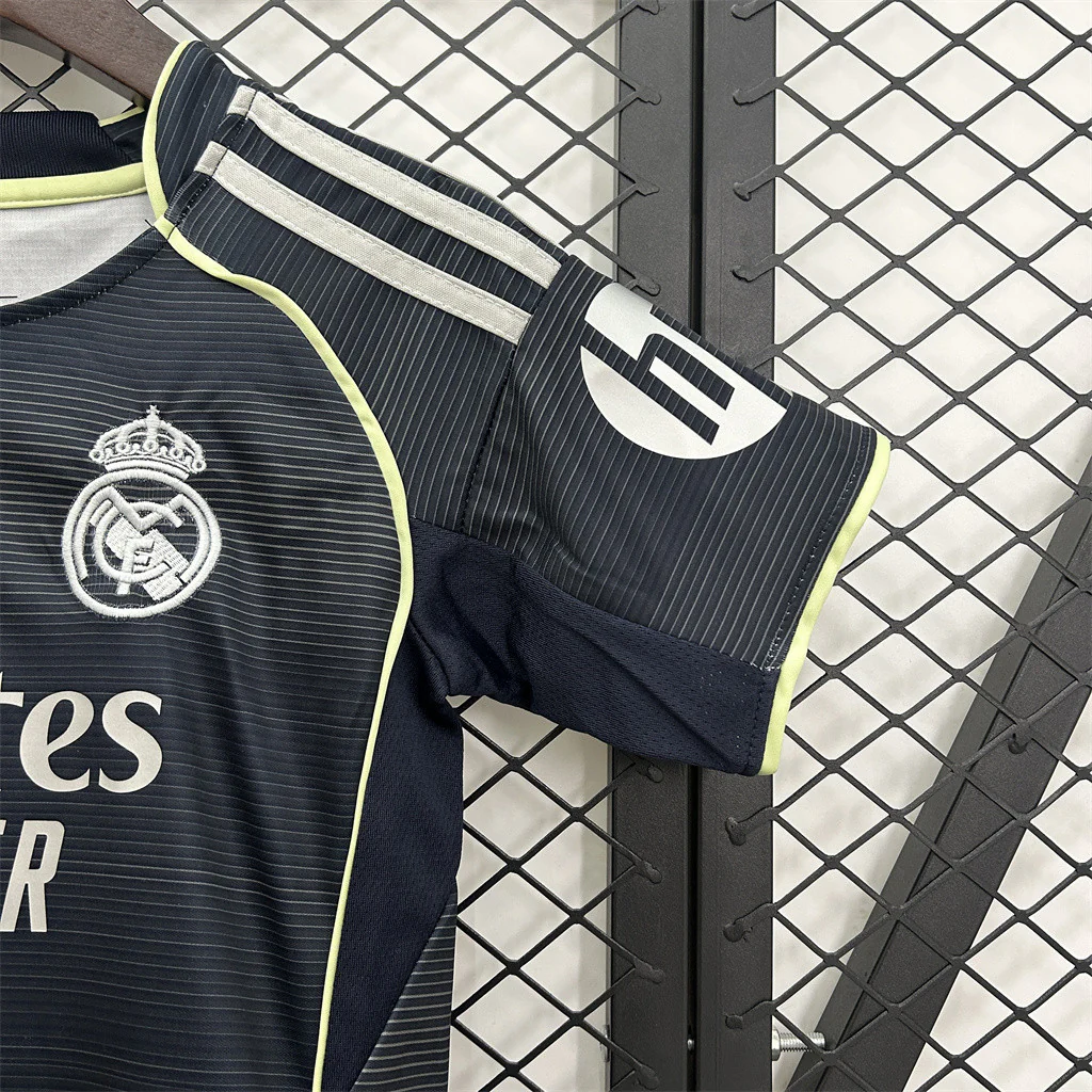 Real Madrid Away Kids Suit 25/26 - Image 3