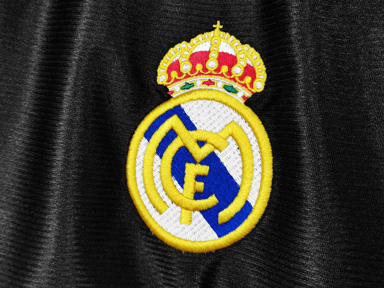 Real Madrid Away Retro Jersey 1999/00 - Image 6