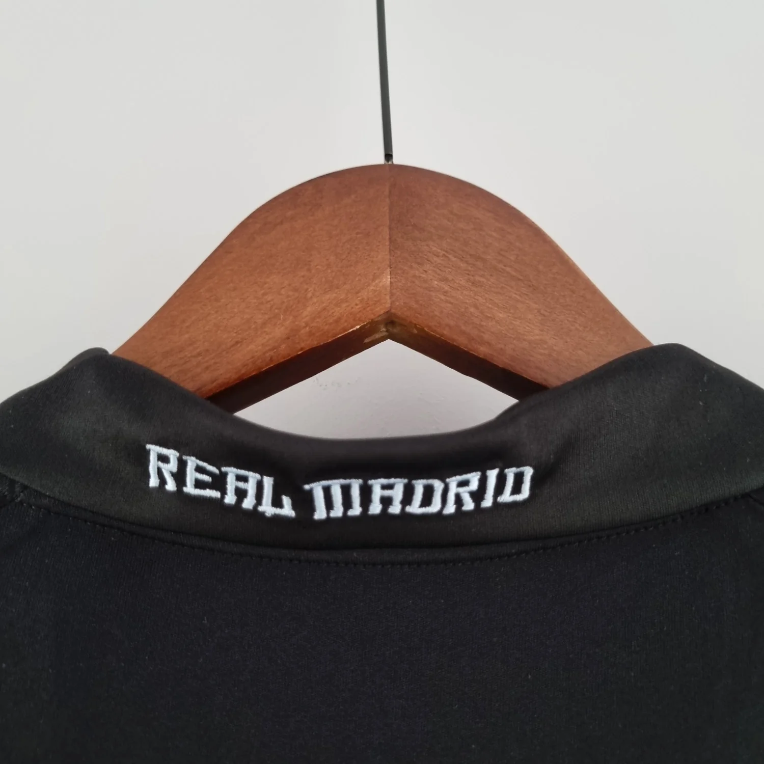 Real Madrid Away Retro Jersey 2009/10 - Image 11