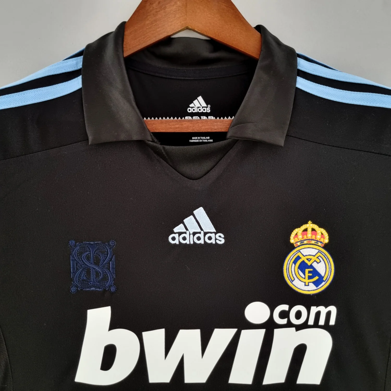 Real Madrid Away Retro Jersey 2009/10 - Image 3