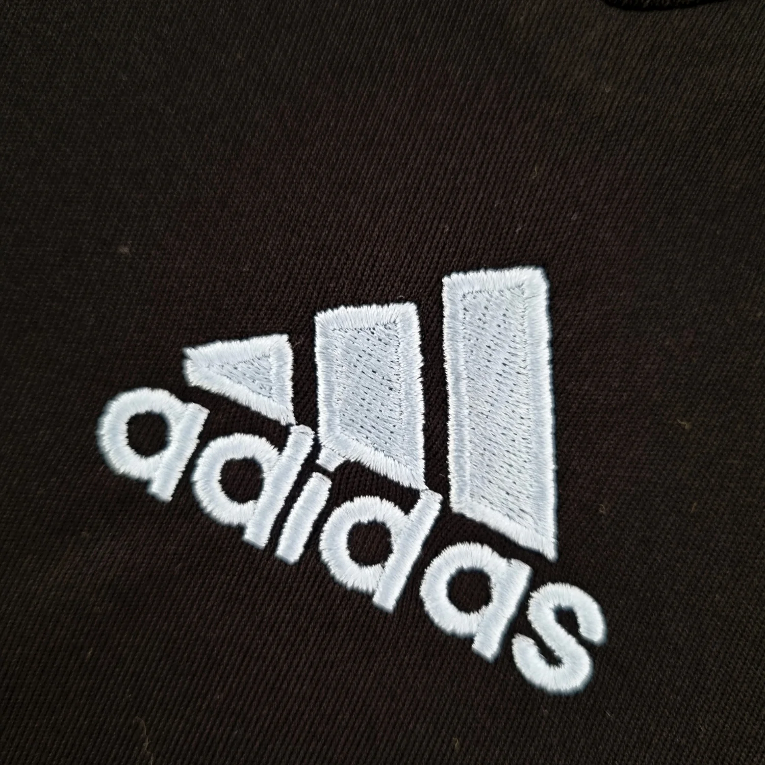 Real Madrid Away Retro Jersey 2009/10 - Image 5