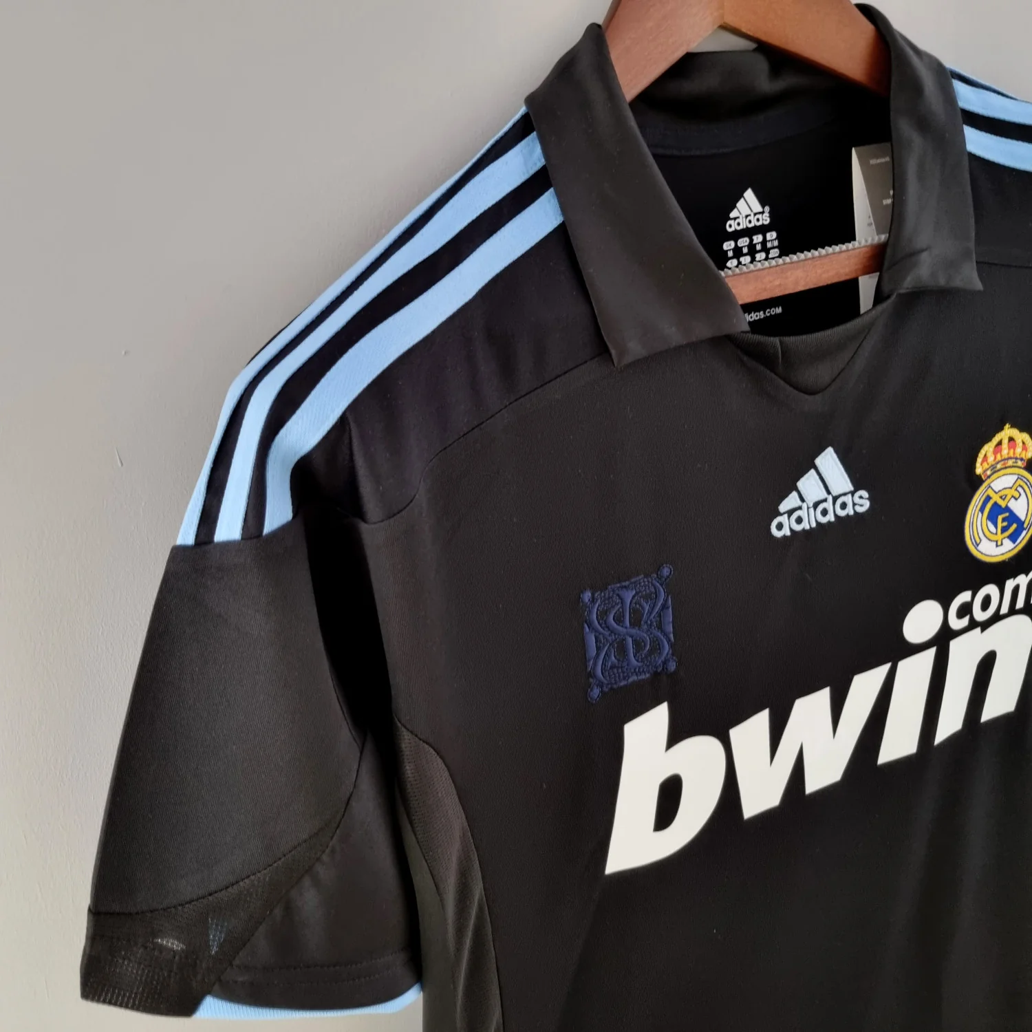 Real Madrid Away Retro Jersey 2009/10 - Image 7
