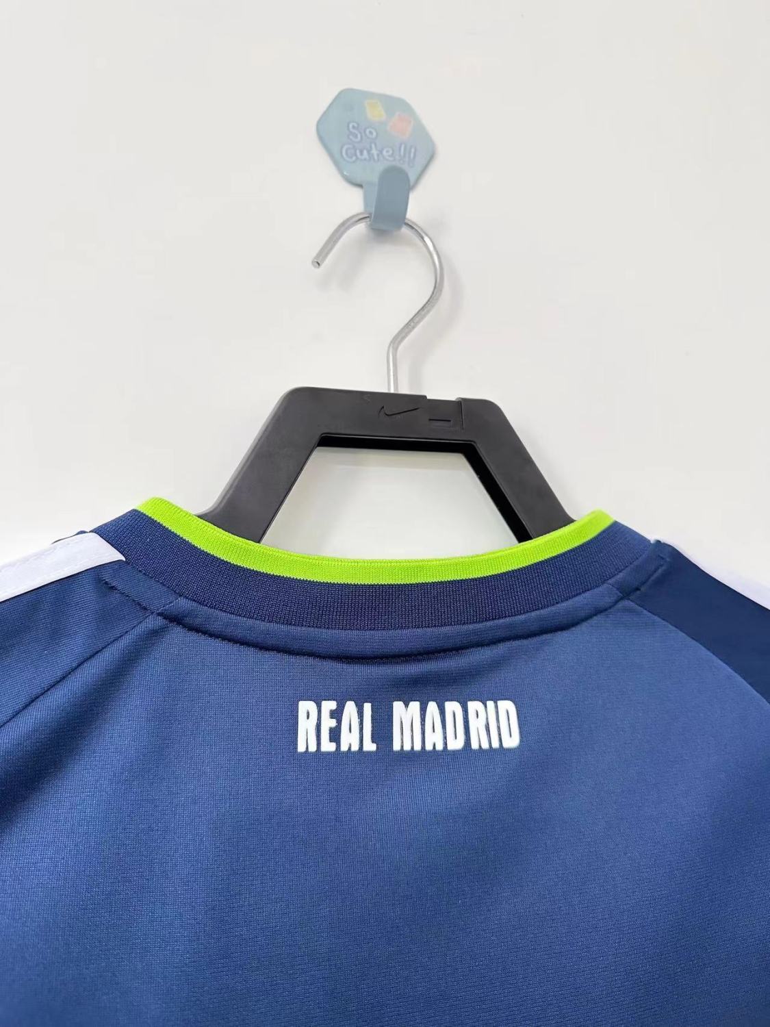 Real Madrid Away Retro Jersey 2010/11 - Image 12