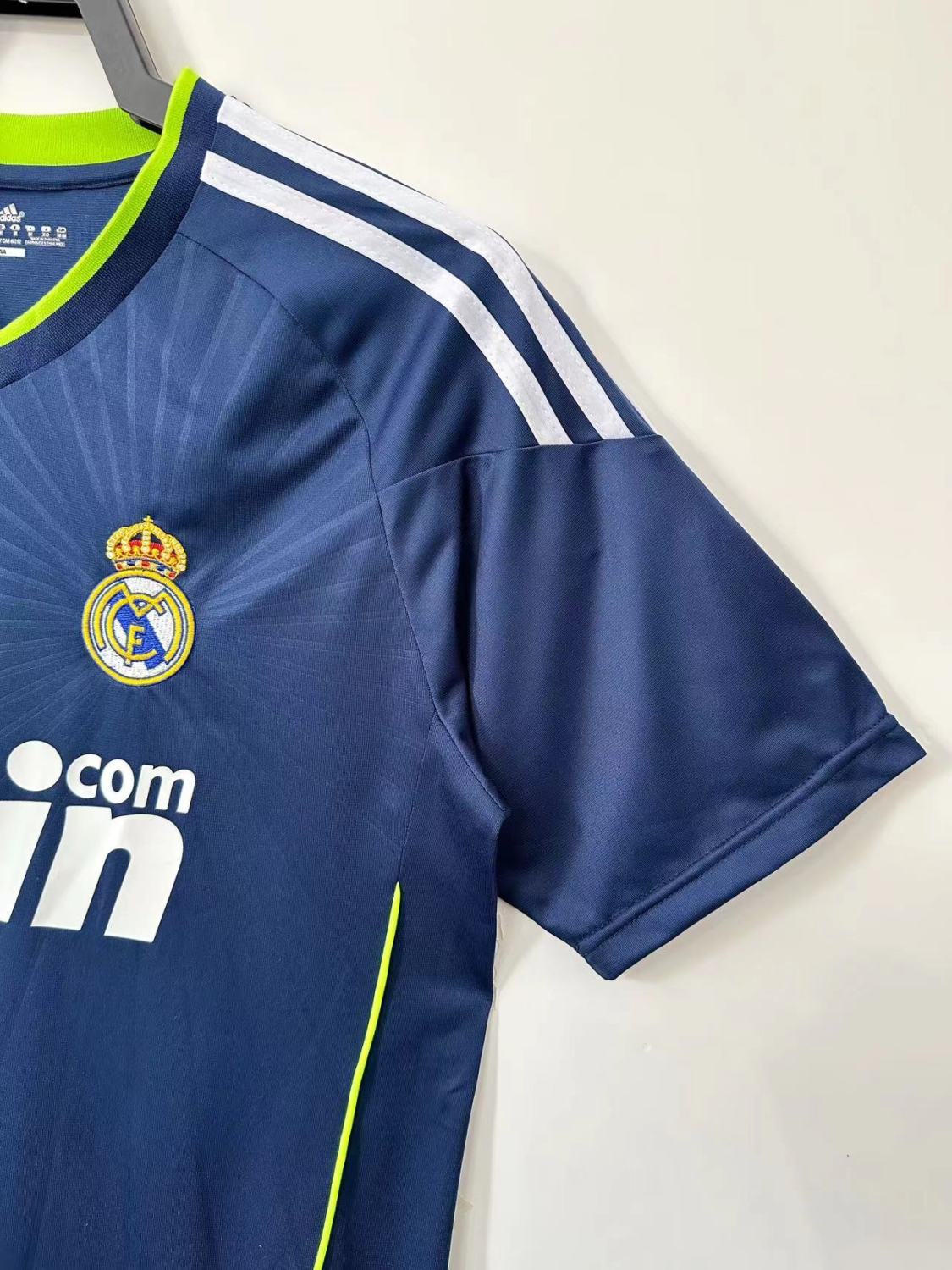 Real Madrid Away Retro Jersey 2010/11 - Image 6