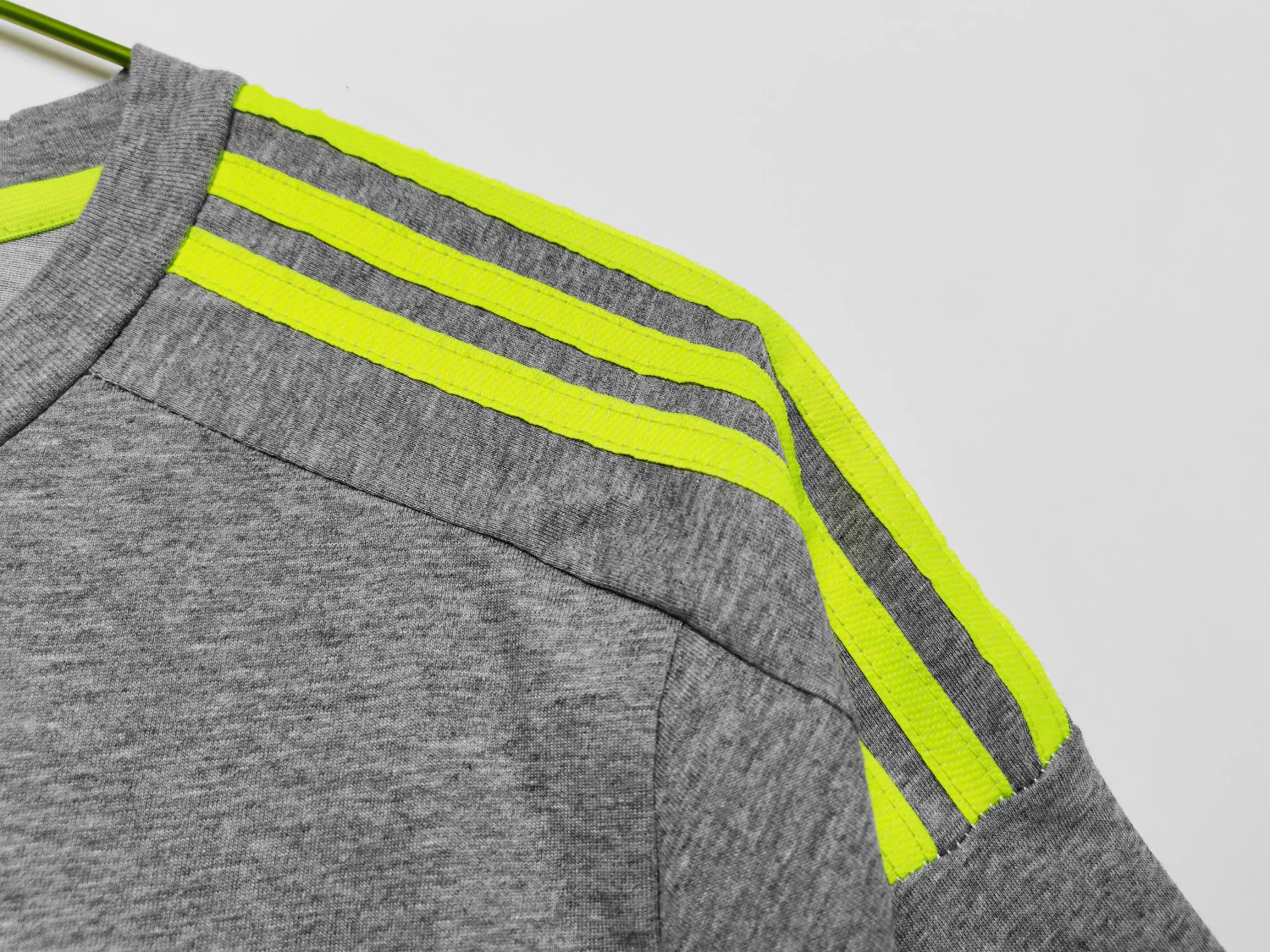 Real Madrid Away Retro Jersey 2015/16 - Image 3