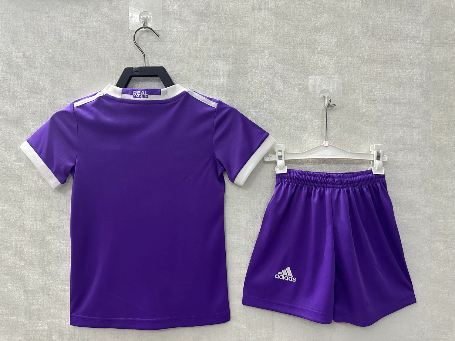 Real Madrid Away Retro Kids Jersey 16/17 - Image 2