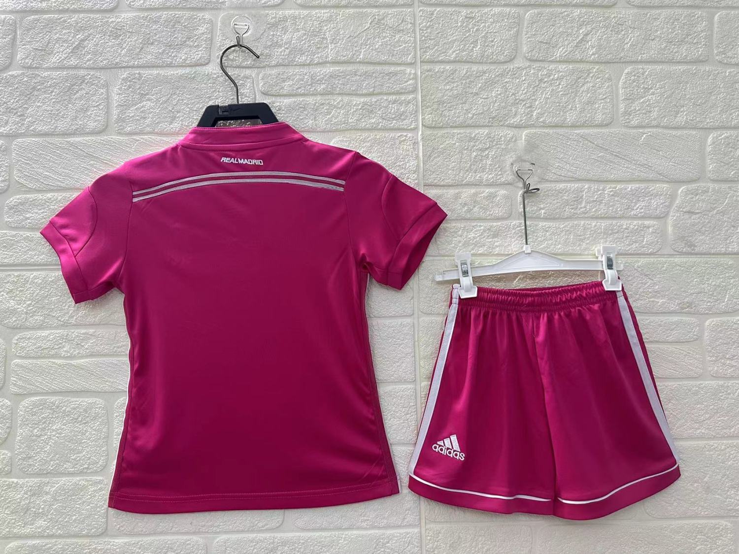 Real Madrid Away Retro Kids Suit 2014/15 - Image 2
