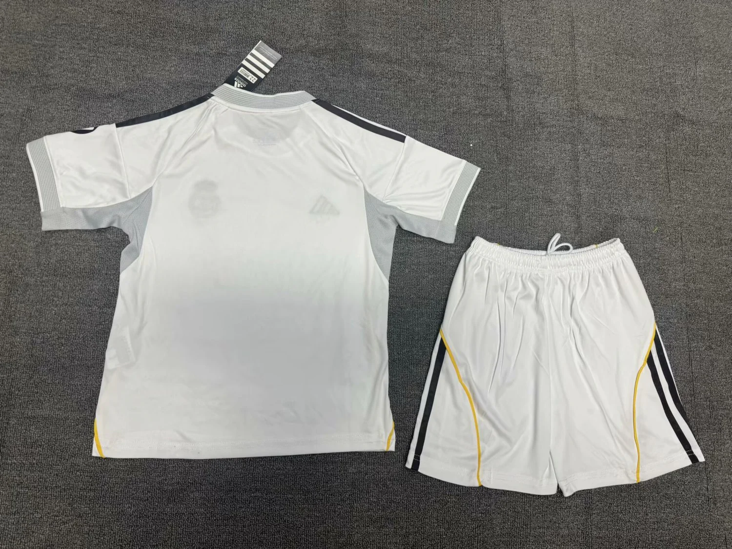Real Madrid Home Kids Suit 25/26 - Image 7