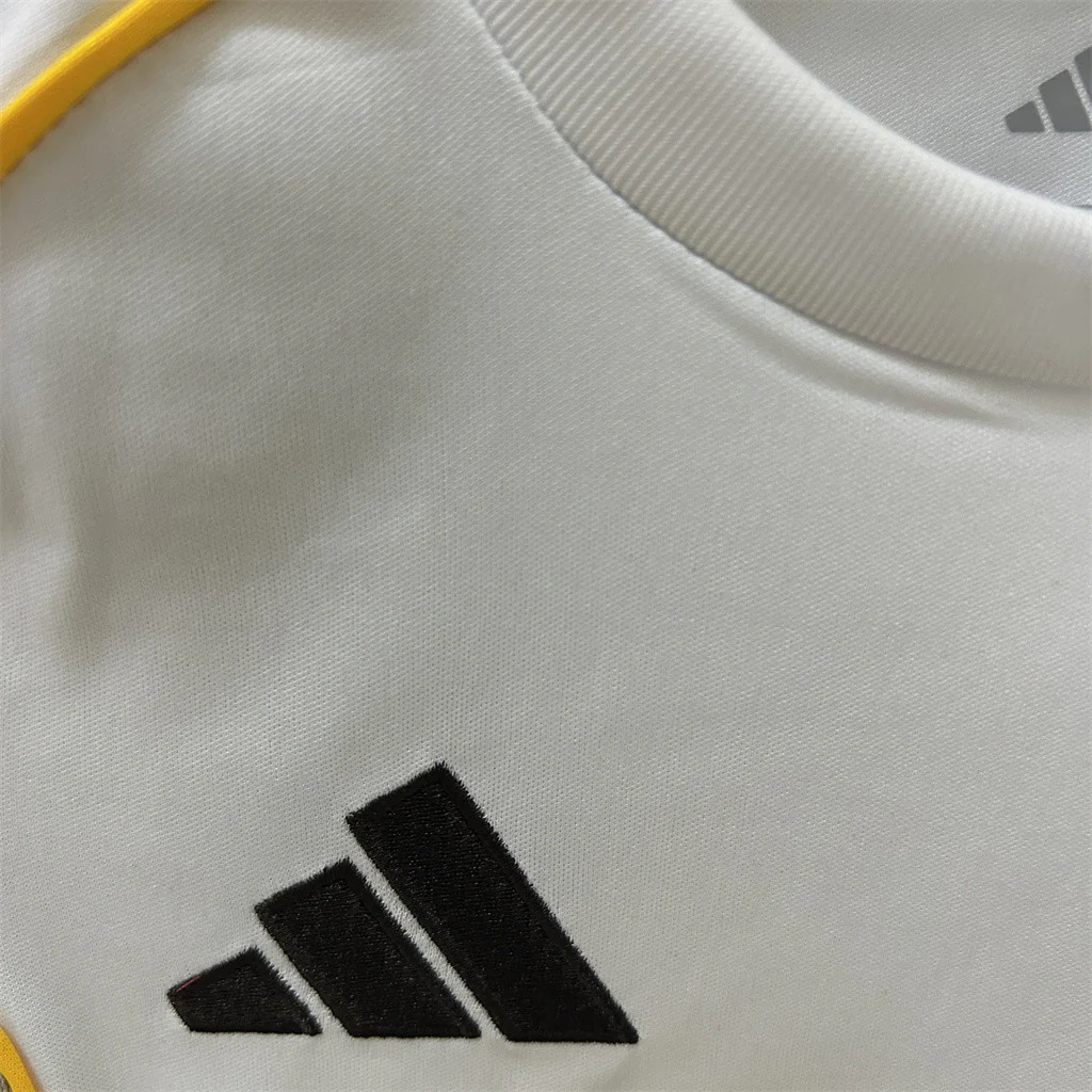 Real Madrid Home Kids Suit 25/26 - Image 3