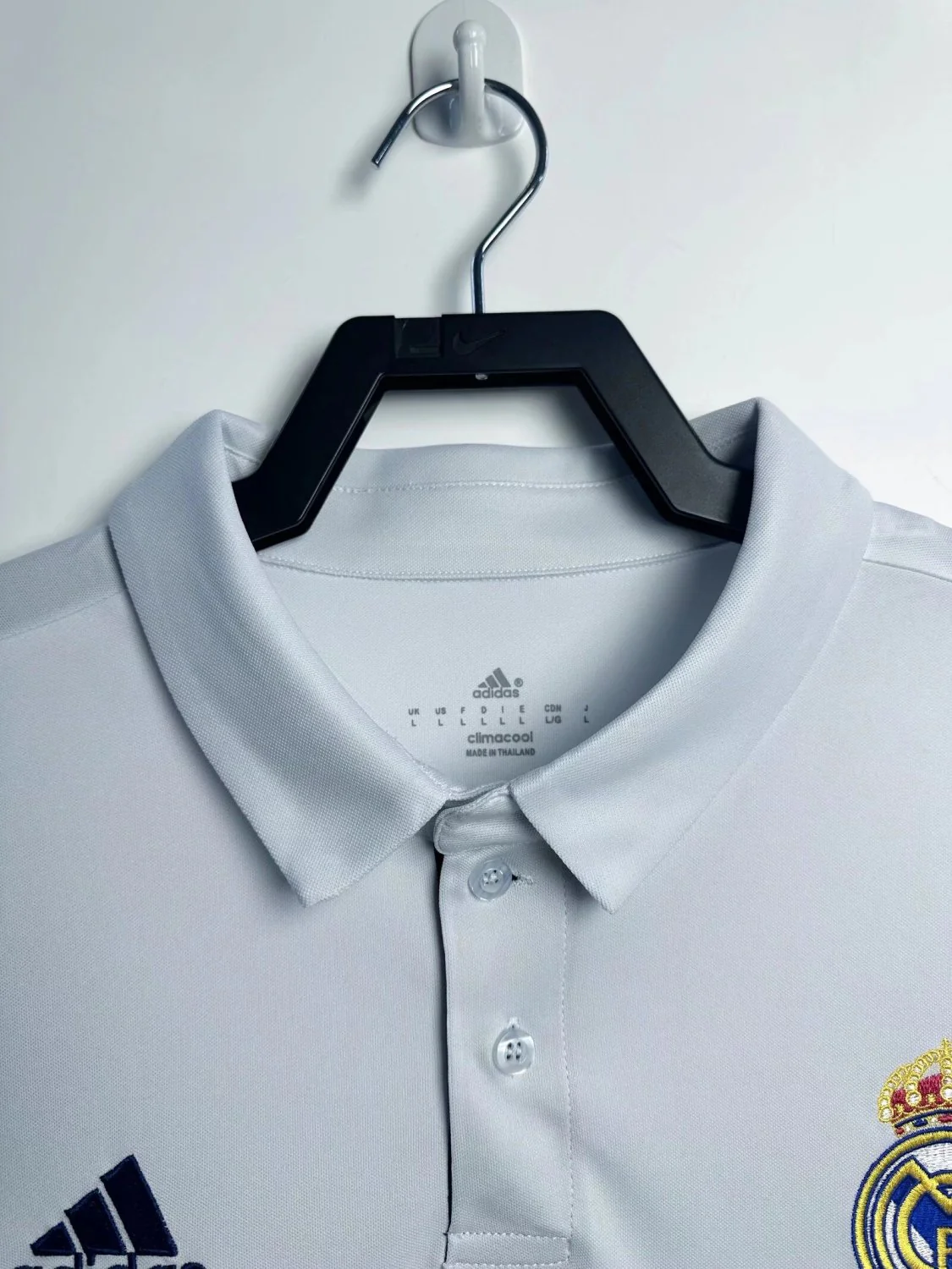 Real Madrid Home Long Sleeve Retro Jersey 2016/17 - Image 3