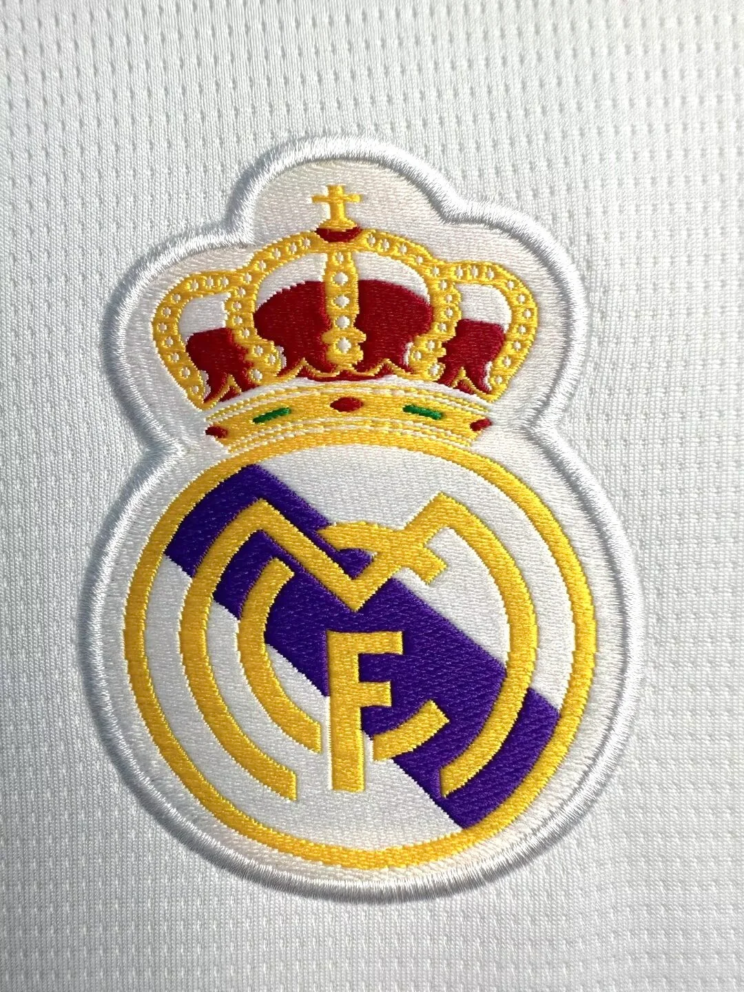 Real Madrid Home Retro Jersey 1997/98 - Image 7
