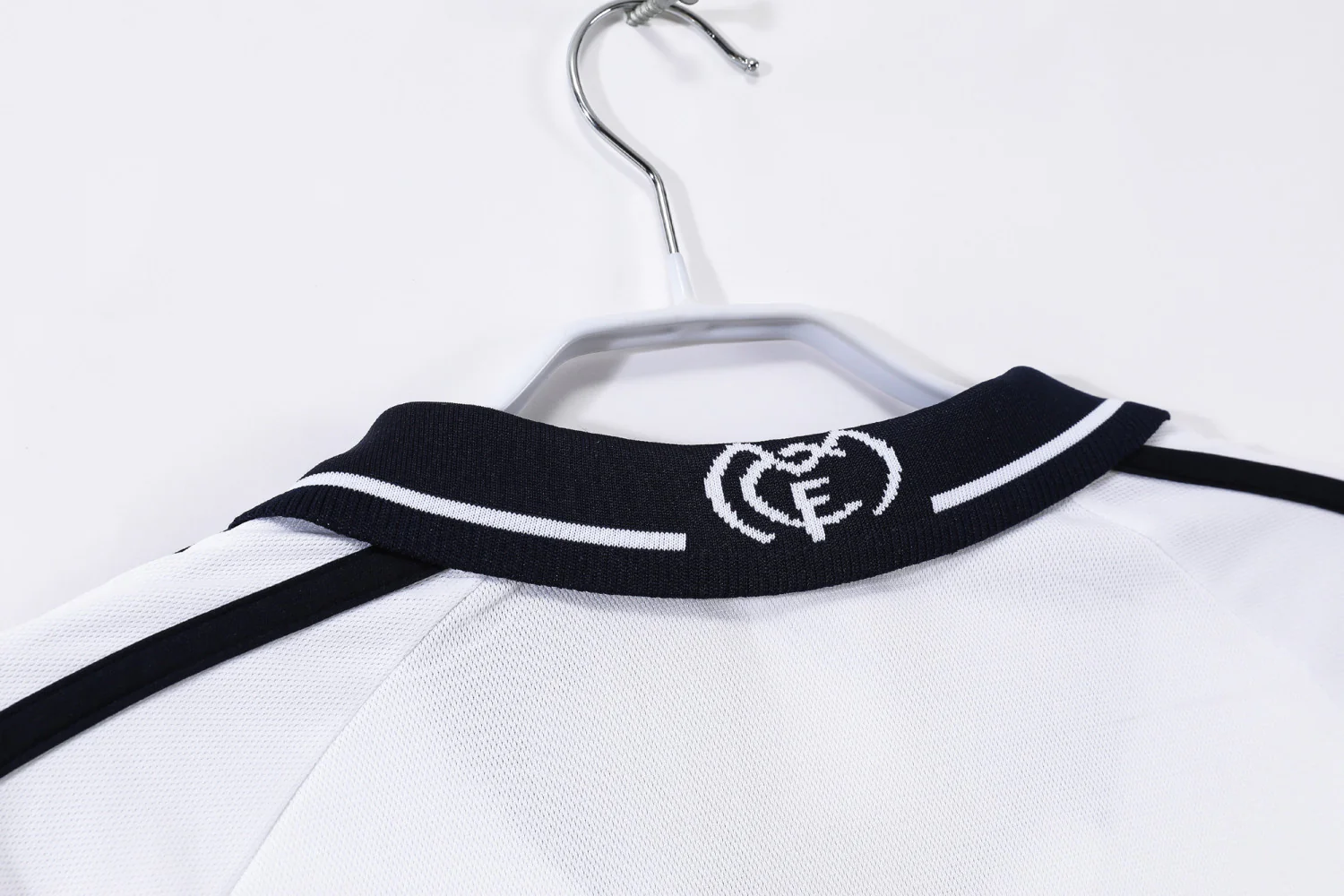 Real Madrid Home Retro Jersey 2000/01 - Image 12