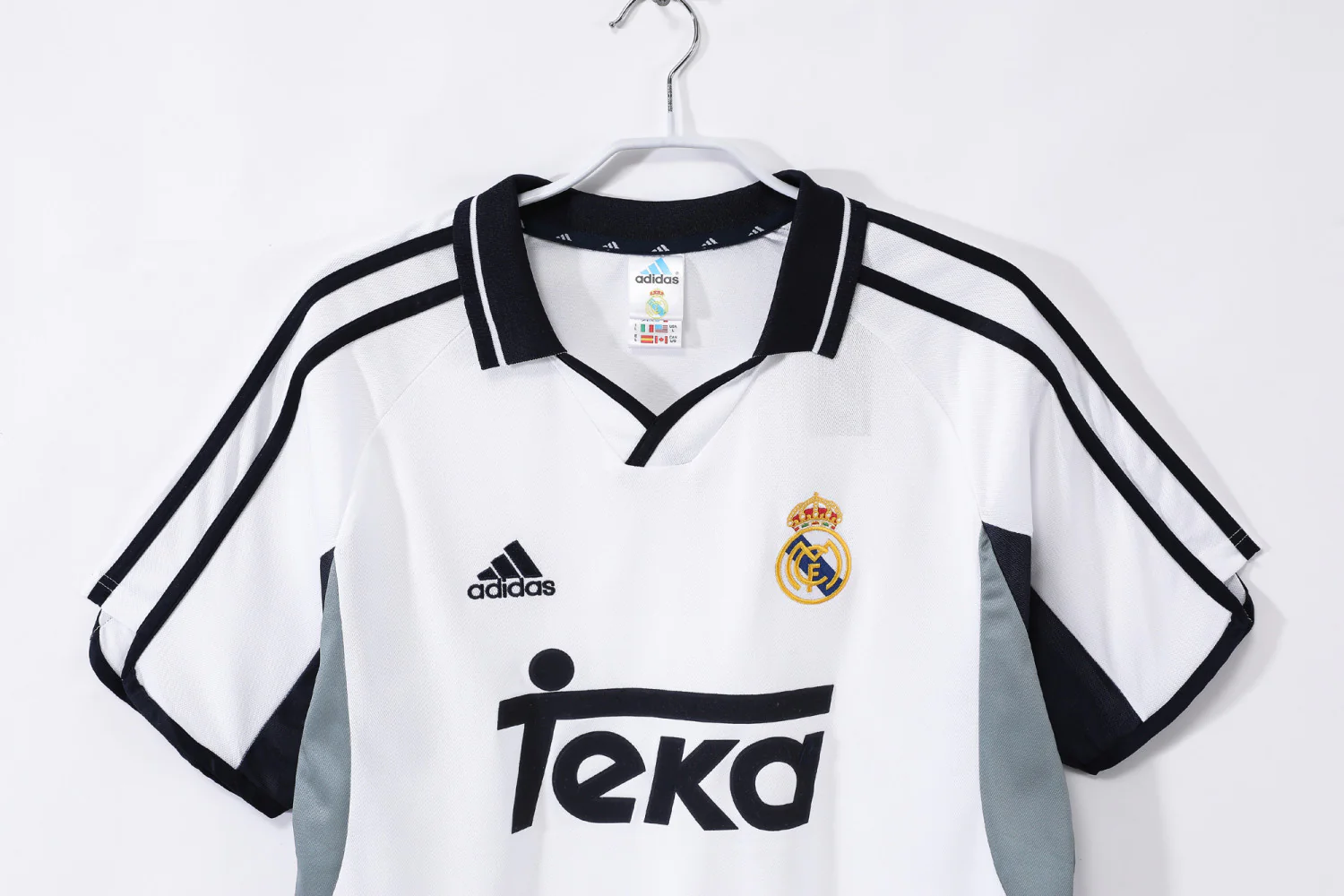 Real Madrid Home Retro Jersey 2000/01 - Image 3