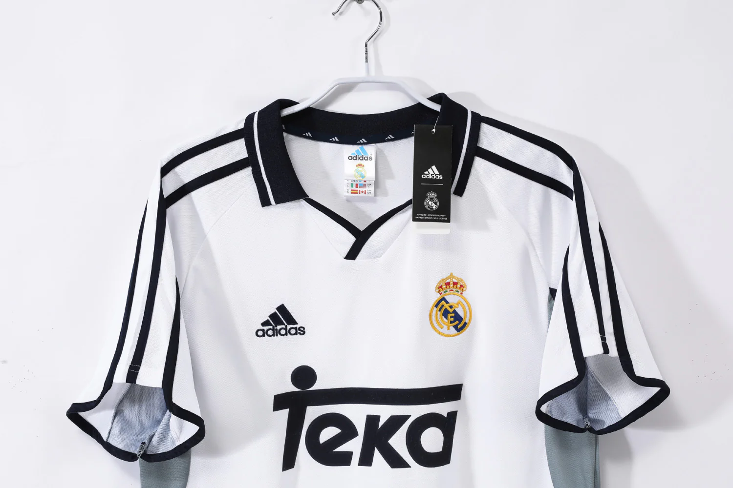 Real Madrid Home Retro Jersey 2000/01 - Image 4