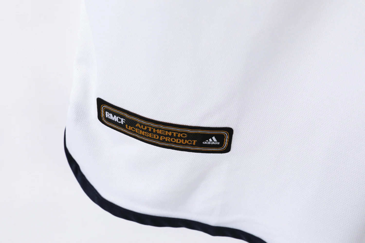 Real Madrid Home Retro Jersey 2000/01 - Image 8