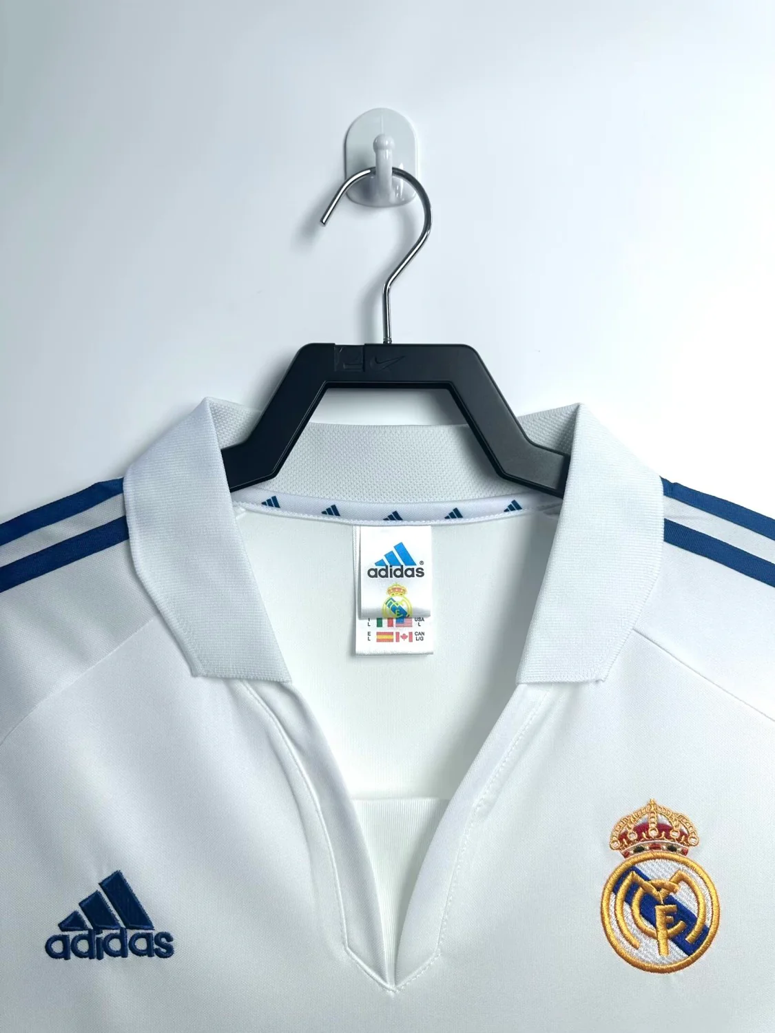 Real Madrid Home Retro Jersey 2001/02 - Image 3