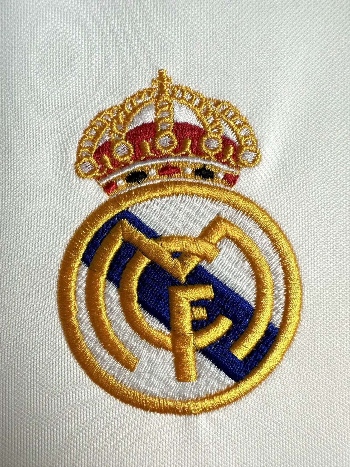 Real Madrid Home Retro Jersey 2001/02 - Image 6
