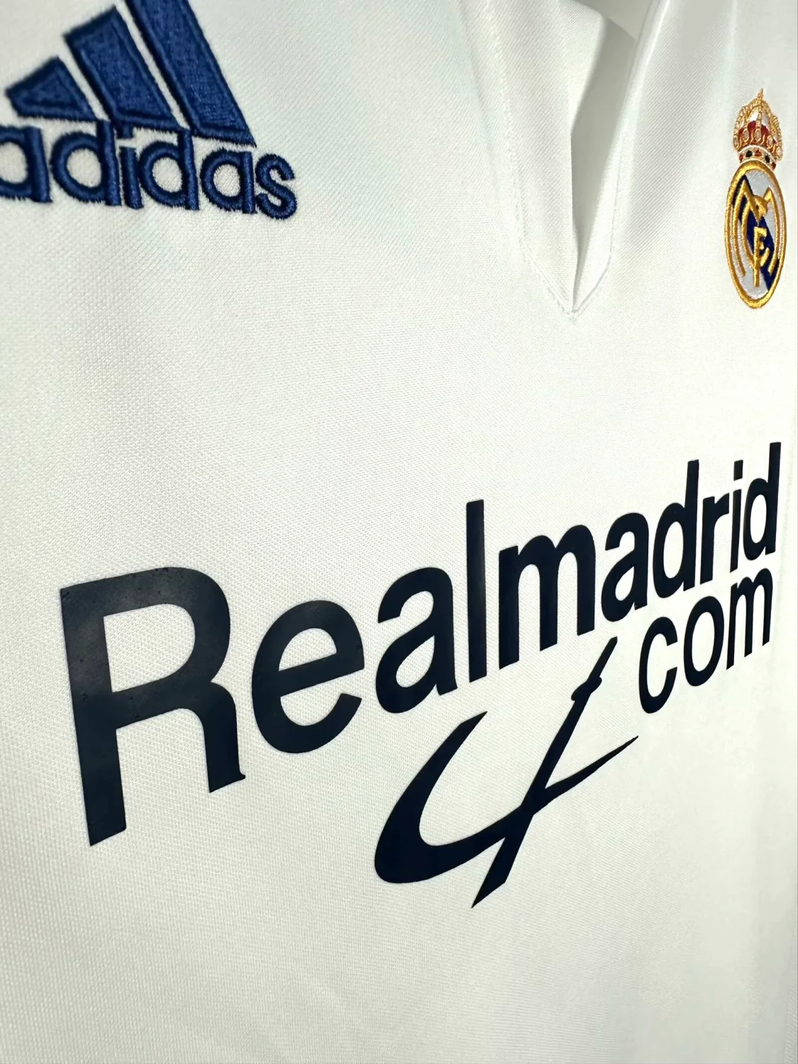 Real Madrid Home Retro Jersey 2001/02 - Image 7