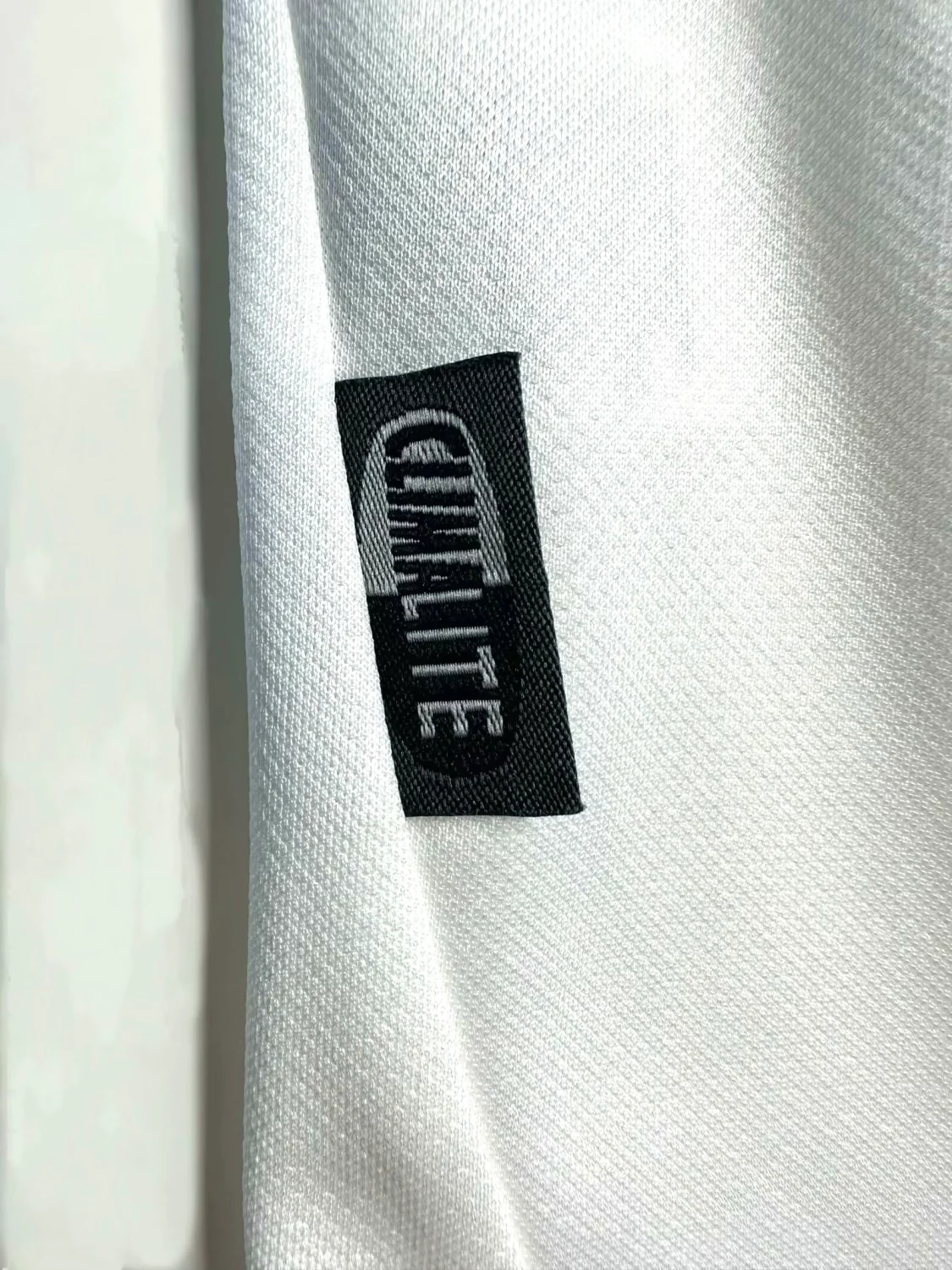 Real Madrid Home Retro Jersey 2001/02 - Image 8