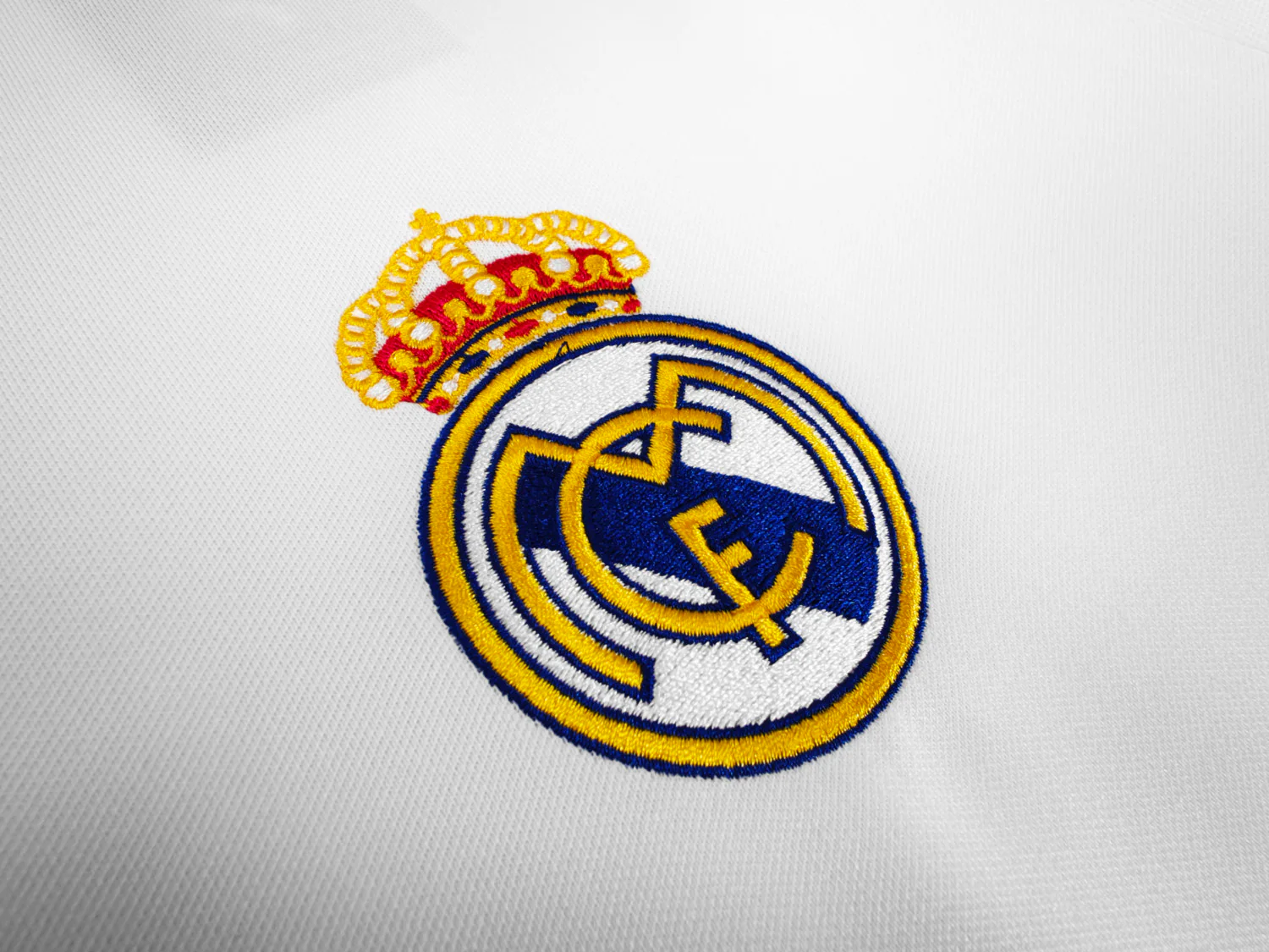 Real Madrid Home Retro Jersey 2003/04 - Image 3
