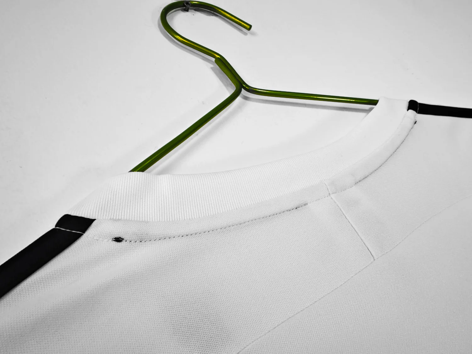 Real Madrid Home Retro Jersey 2003/04 - Image 5