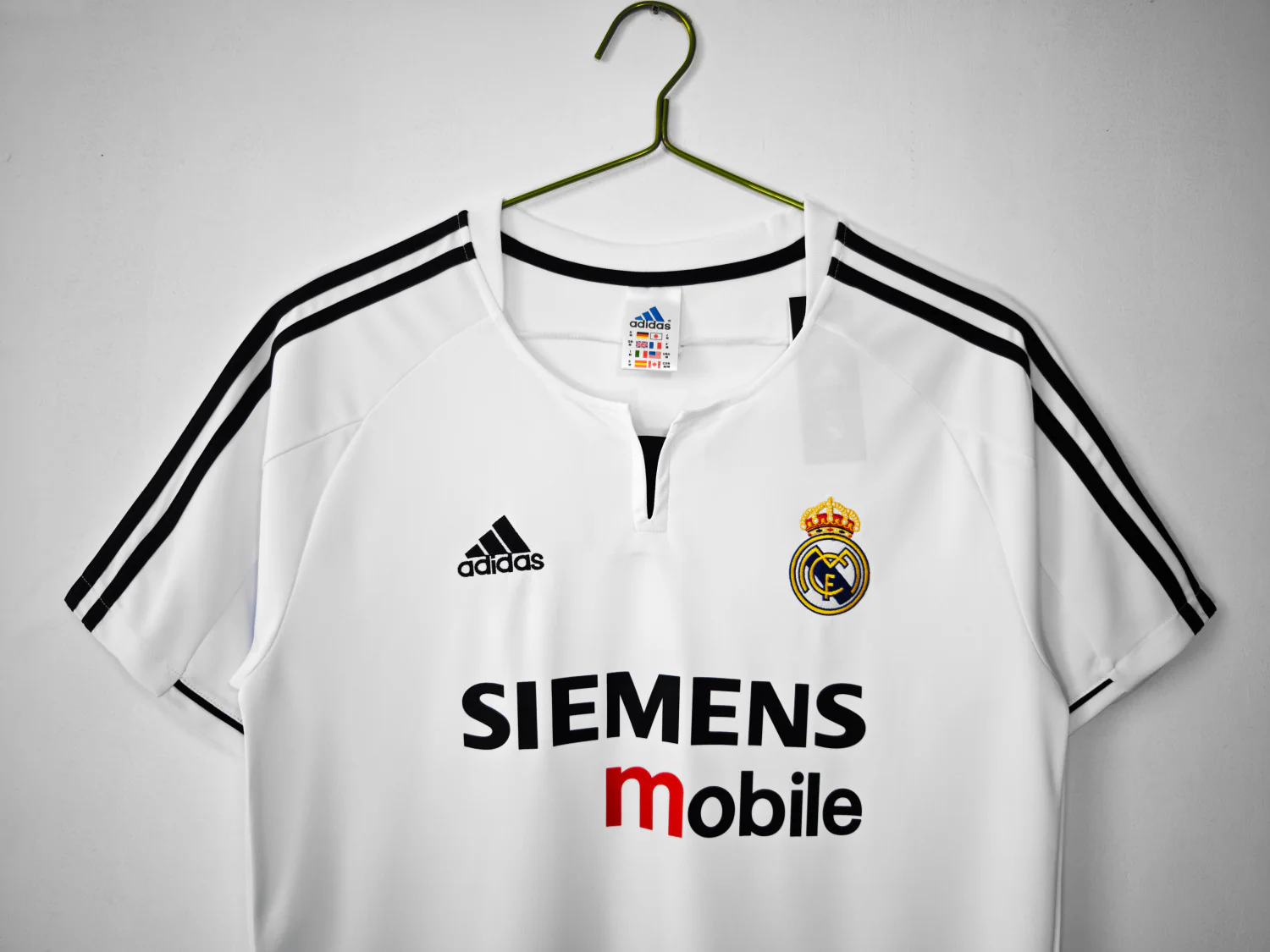Real Madrid Home Retro Jersey 2003/04 - Image 8