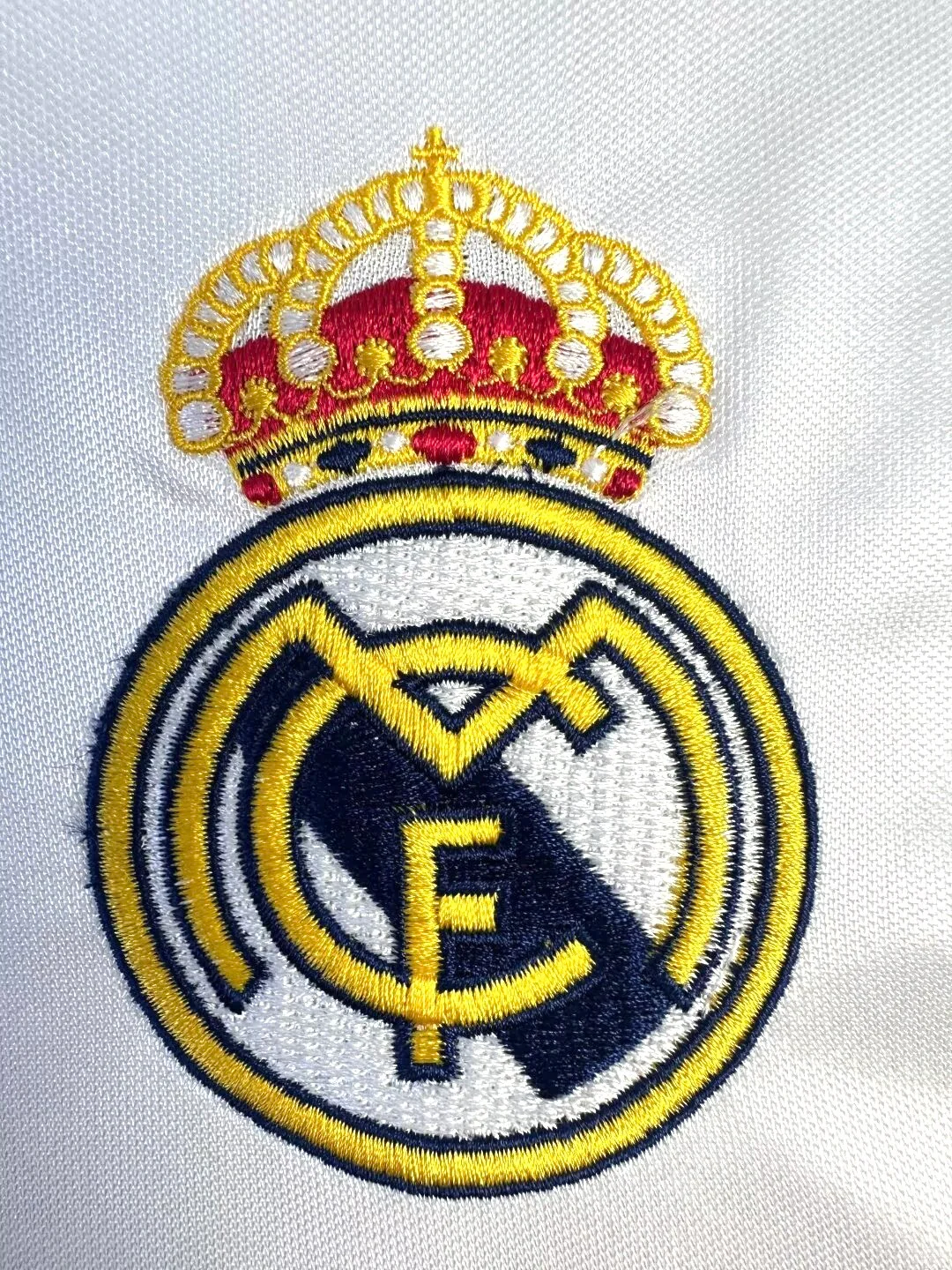 Real Madrid Home Retro Jersey 2004/05 - Image 5