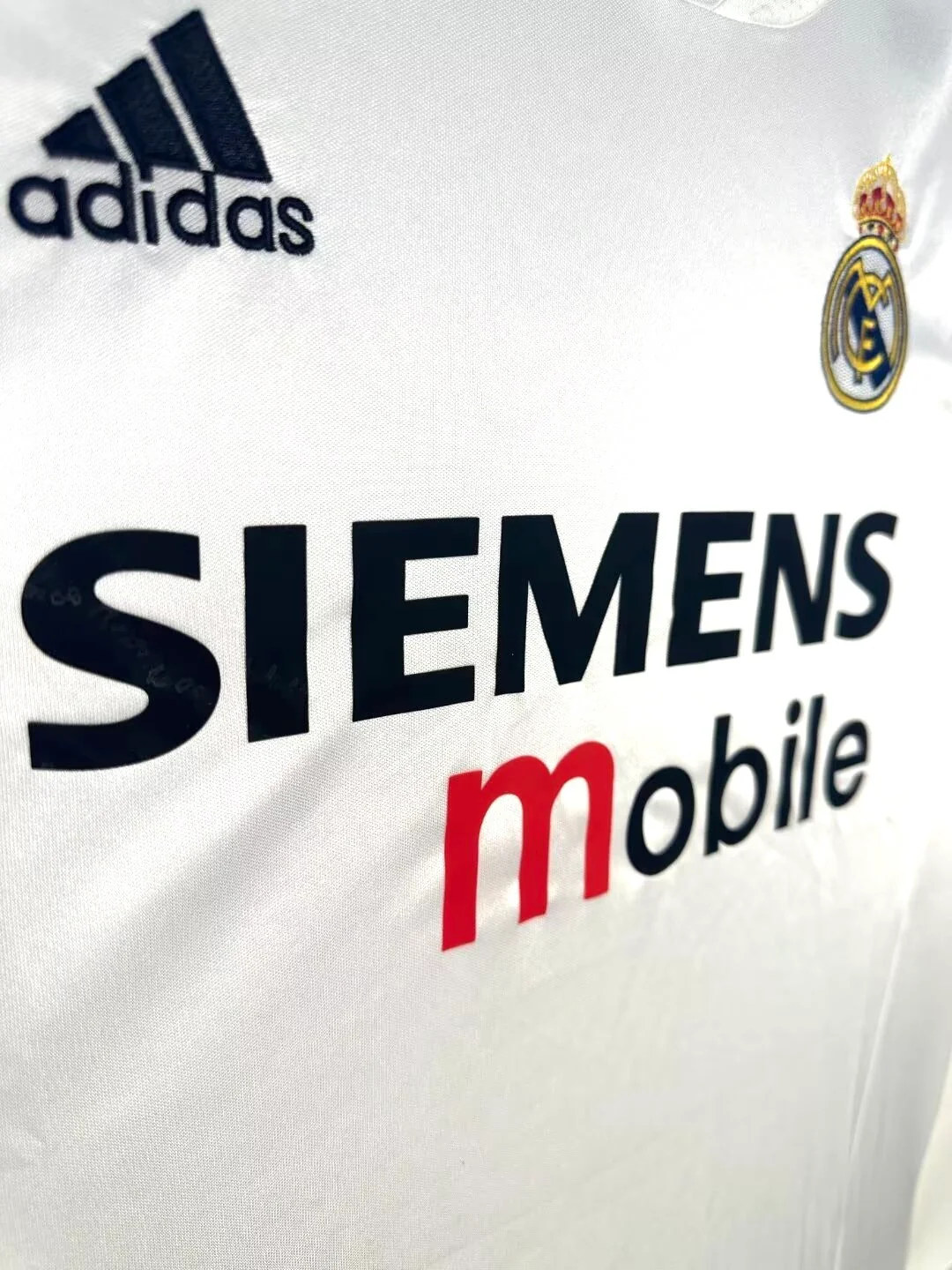 Real Madrid Home Retro Jersey 2004/05 - Image 7